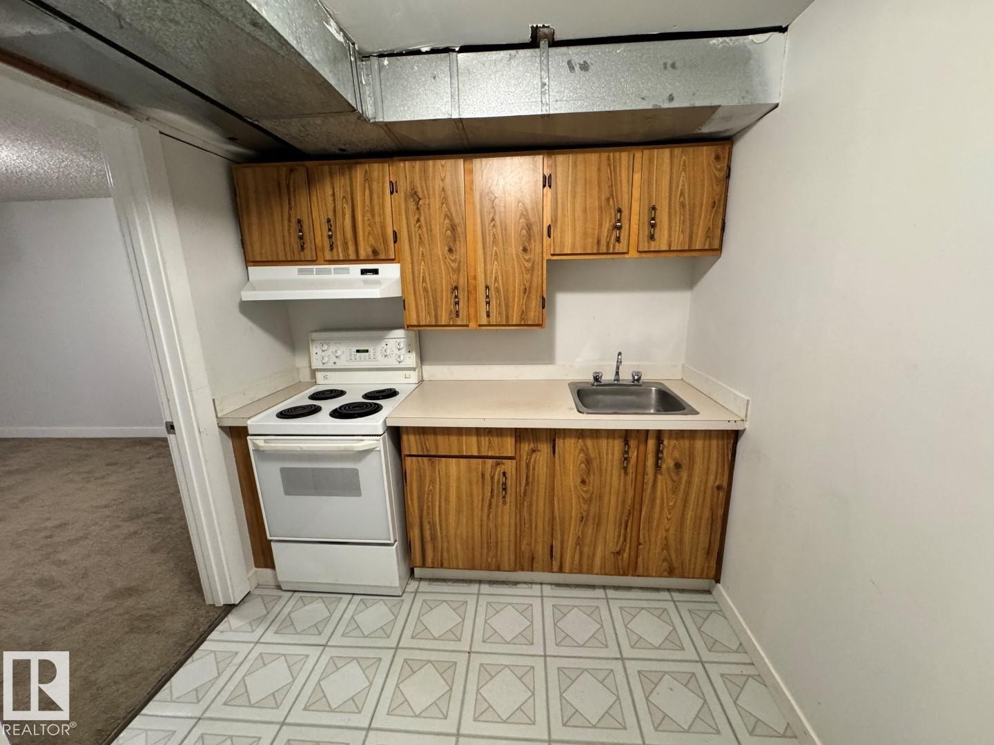 18404 66 Avenue, Edmonton, AB - Indoor Photo Showing Kitchen
