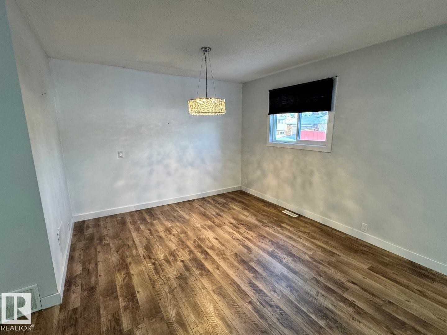 18404 66 Avenue, Edmonton, AB - Indoor Photo Showing Other Room
