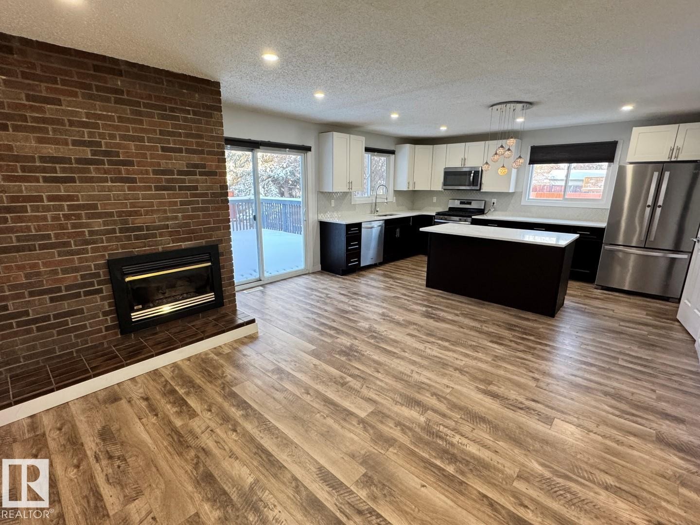 18404 66 Avenue, Edmonton, AB - Indoor With Fireplace