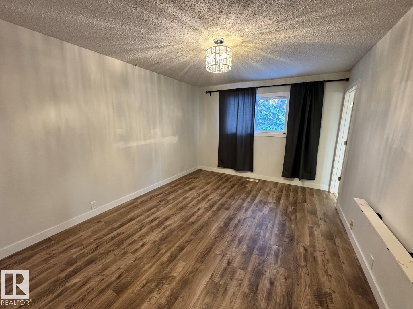 18404 66 Avenue, Edmonton, AB - Indoor Photo Showing Other Room