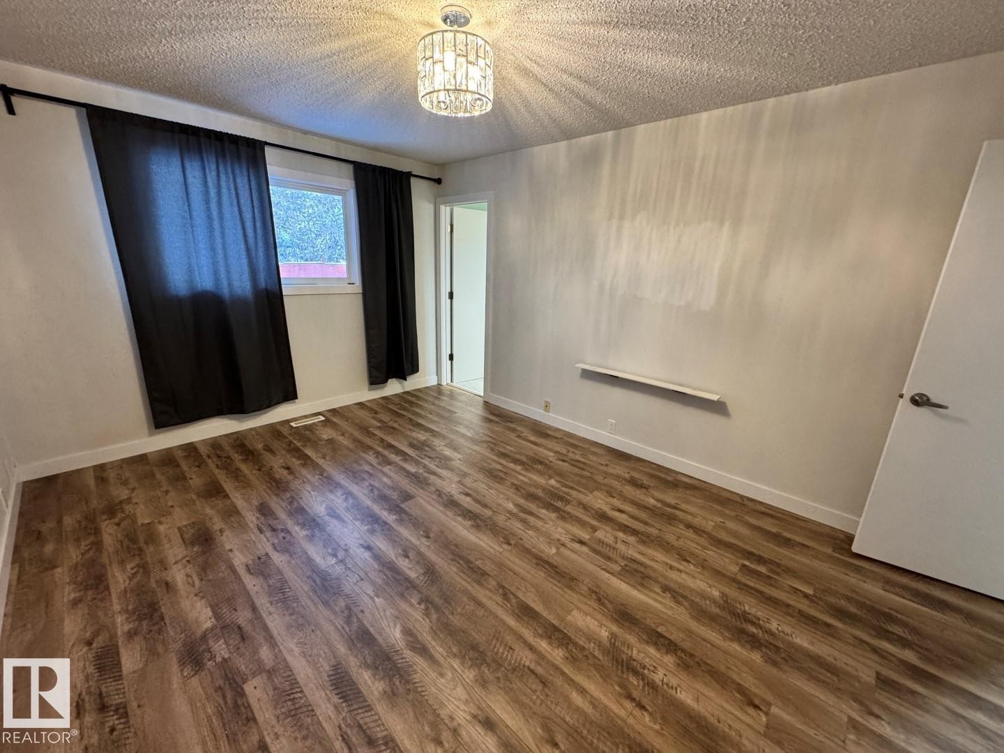 18404 66 Avenue, Edmonton, AB - Indoor Photo Showing Other Room
