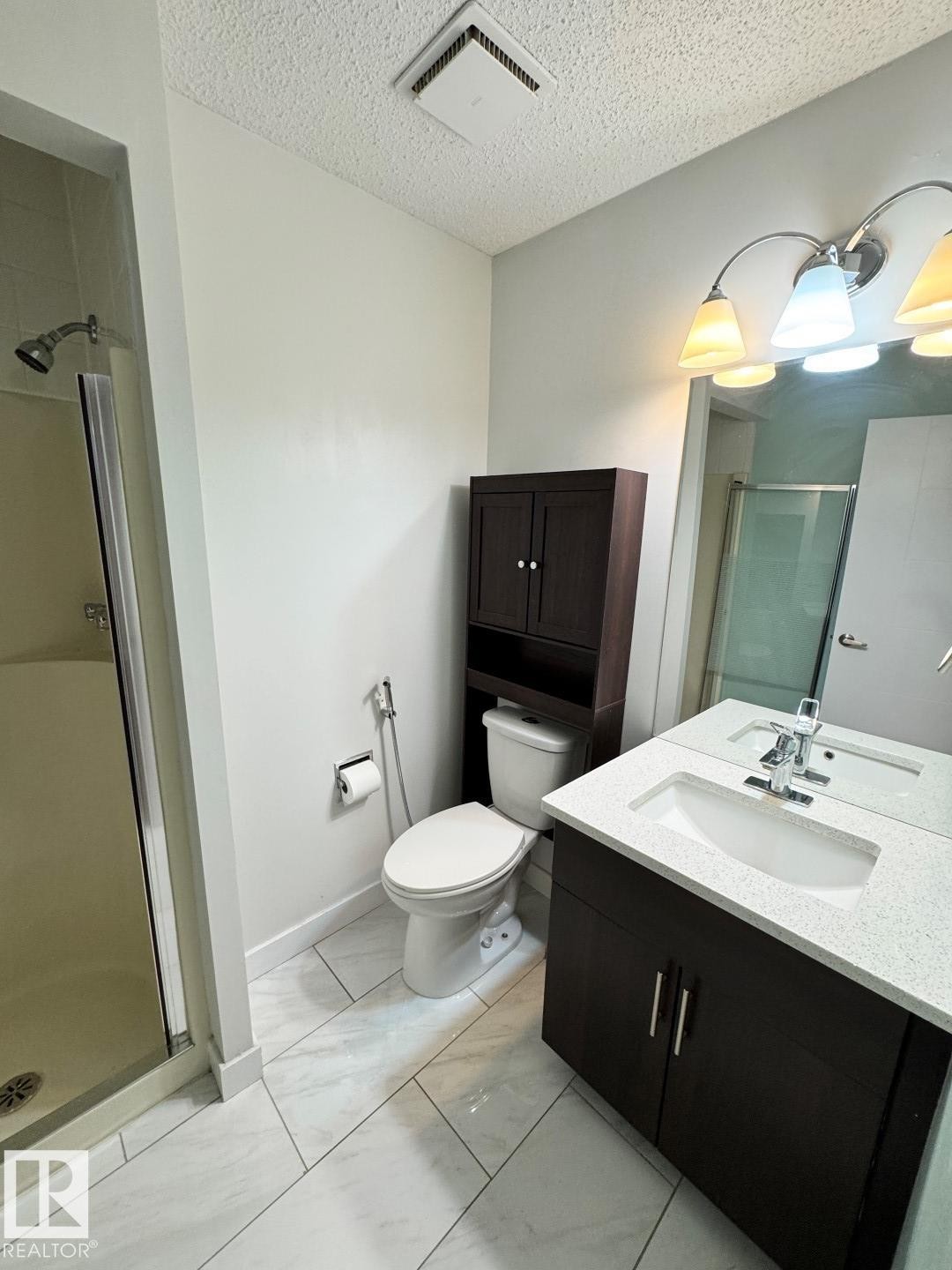 18404 66 Avenue, Edmonton, AB - Indoor Photo Showing Bathroom