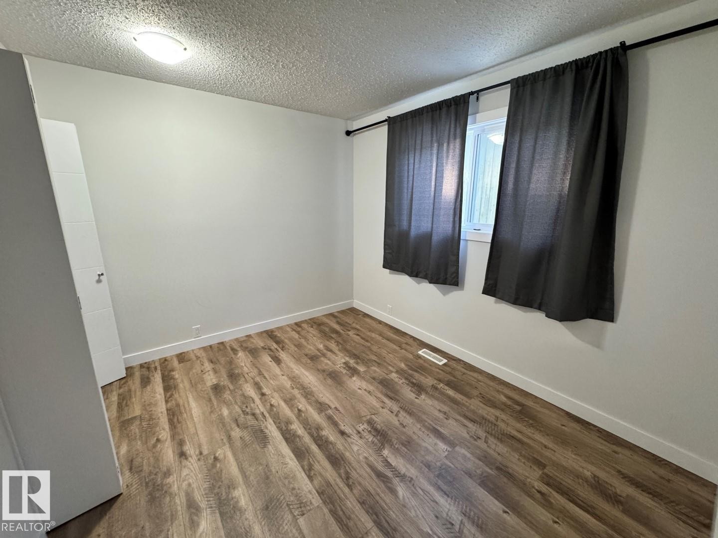 18404 66 Avenue, Edmonton, AB - Indoor Photo Showing Other Room