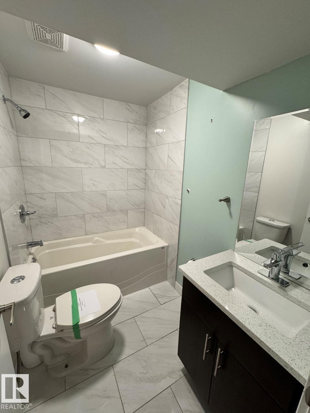 18404 66 Avenue, Edmonton, AB - Indoor Photo Showing Bathroom