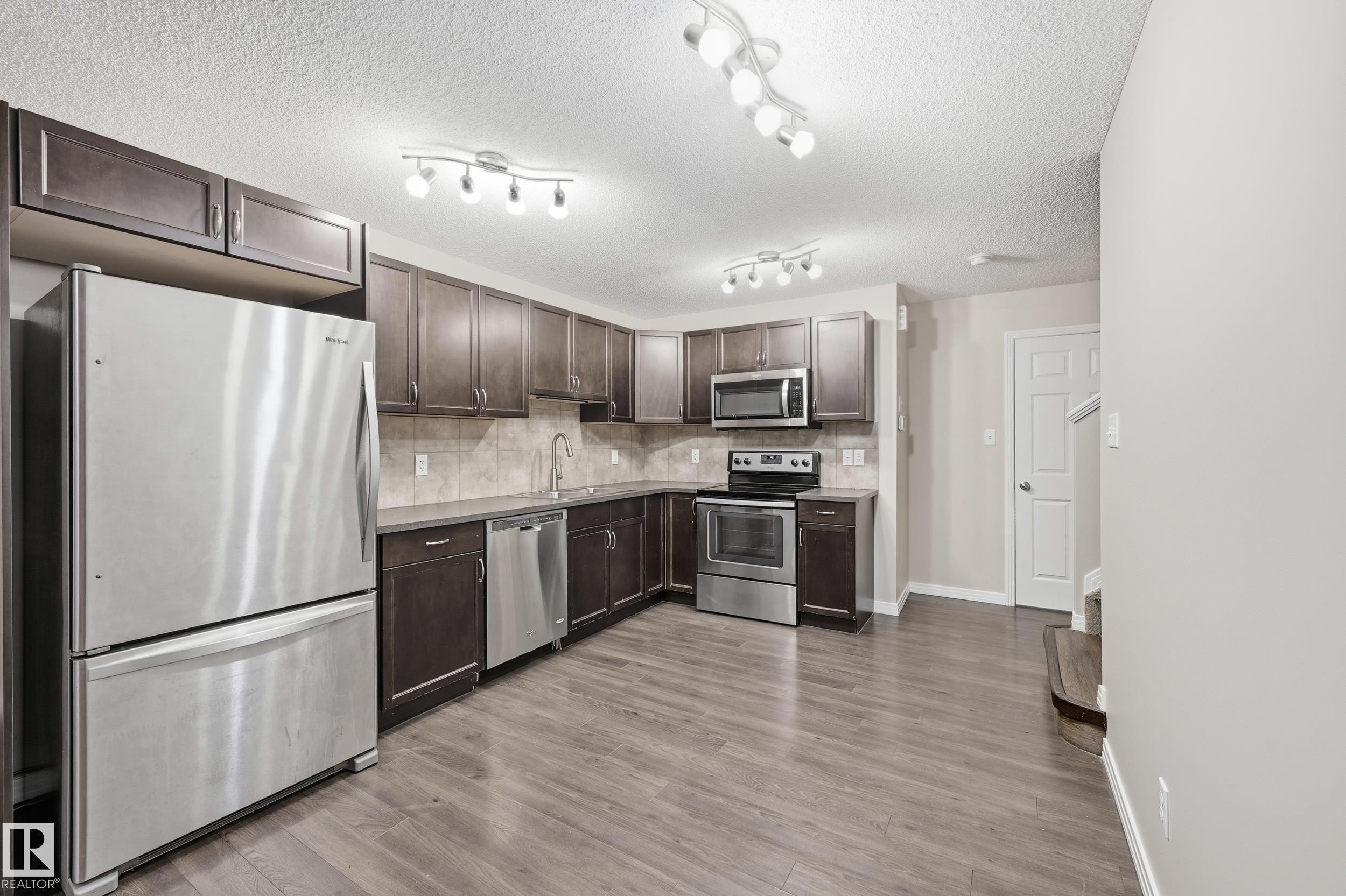 3528 Claxton Crescent, Edmonton, AB - Indoor Photo Showing Kitchen