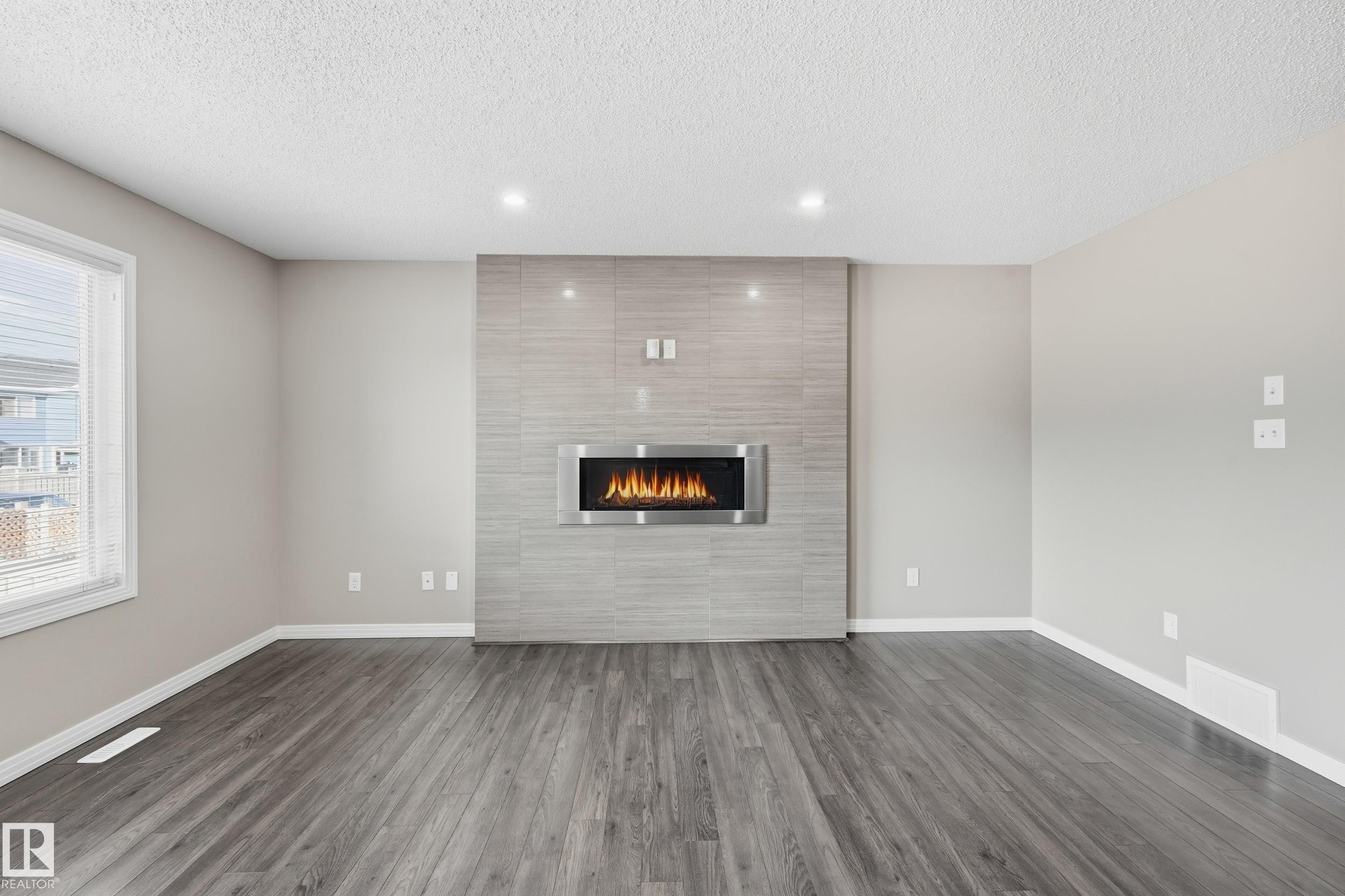 3528 Claxton Crescent, Edmonton, AB - Indoor With Fireplace