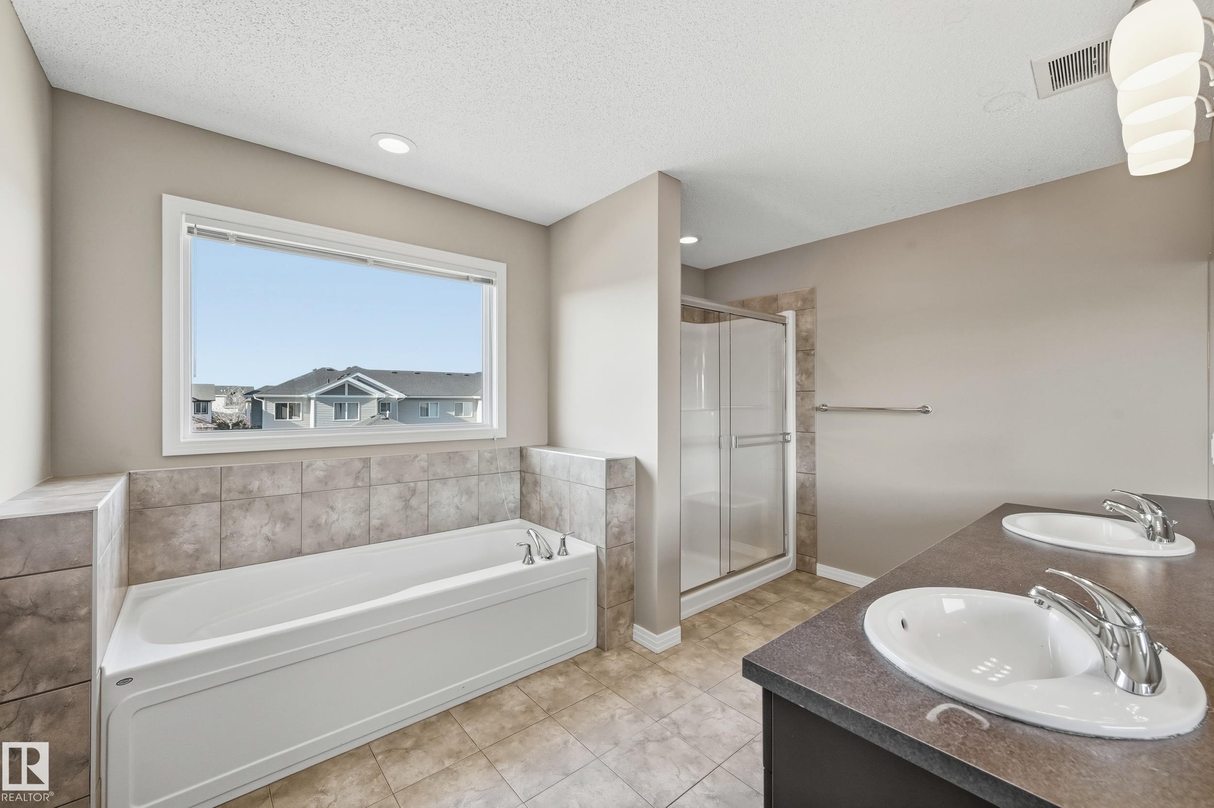 3528 Claxton Crescent, Edmonton, AB - Indoor Photo Showing Bathroom