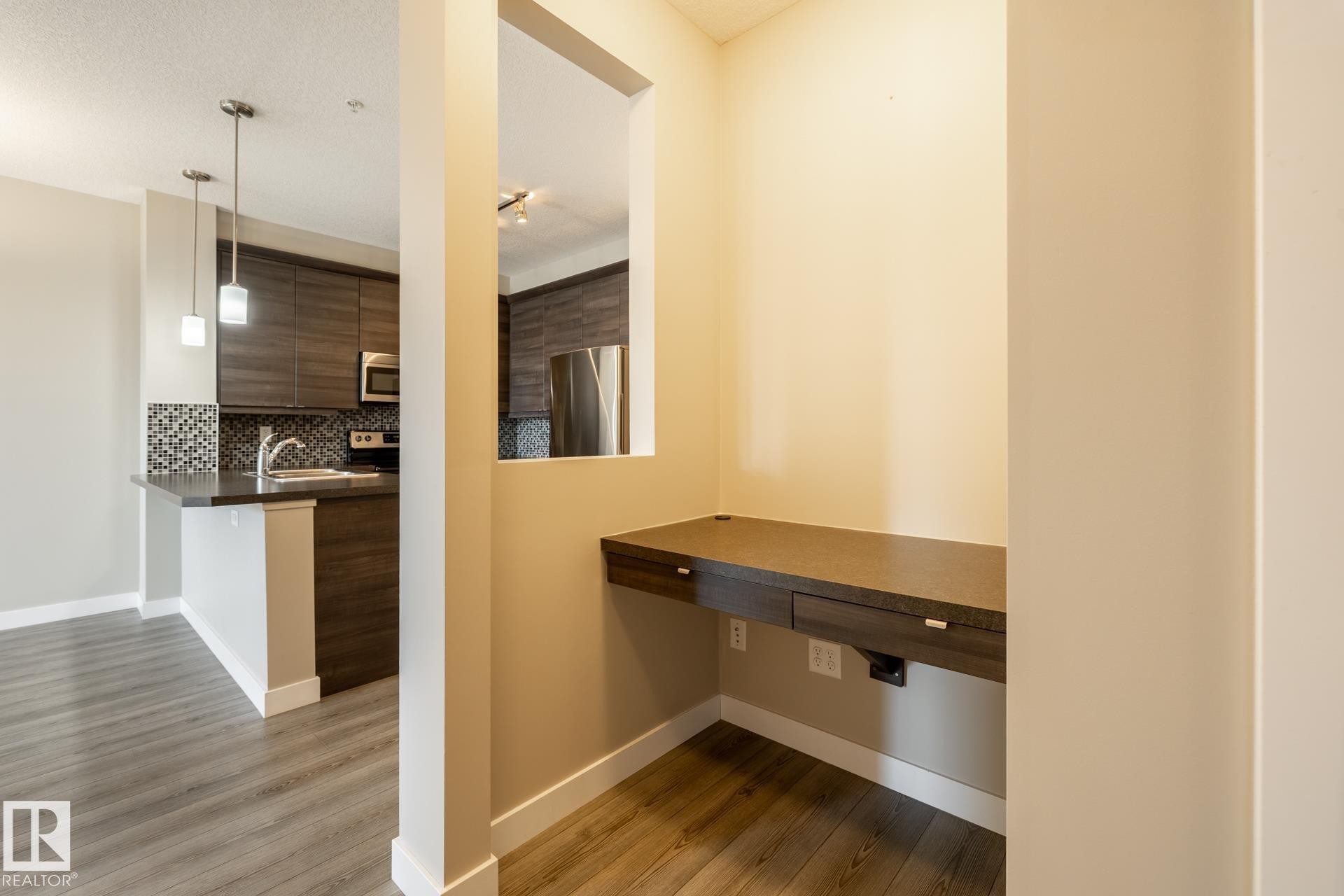 203 2590 Anderson Way, Edmonton, AB - Indoor