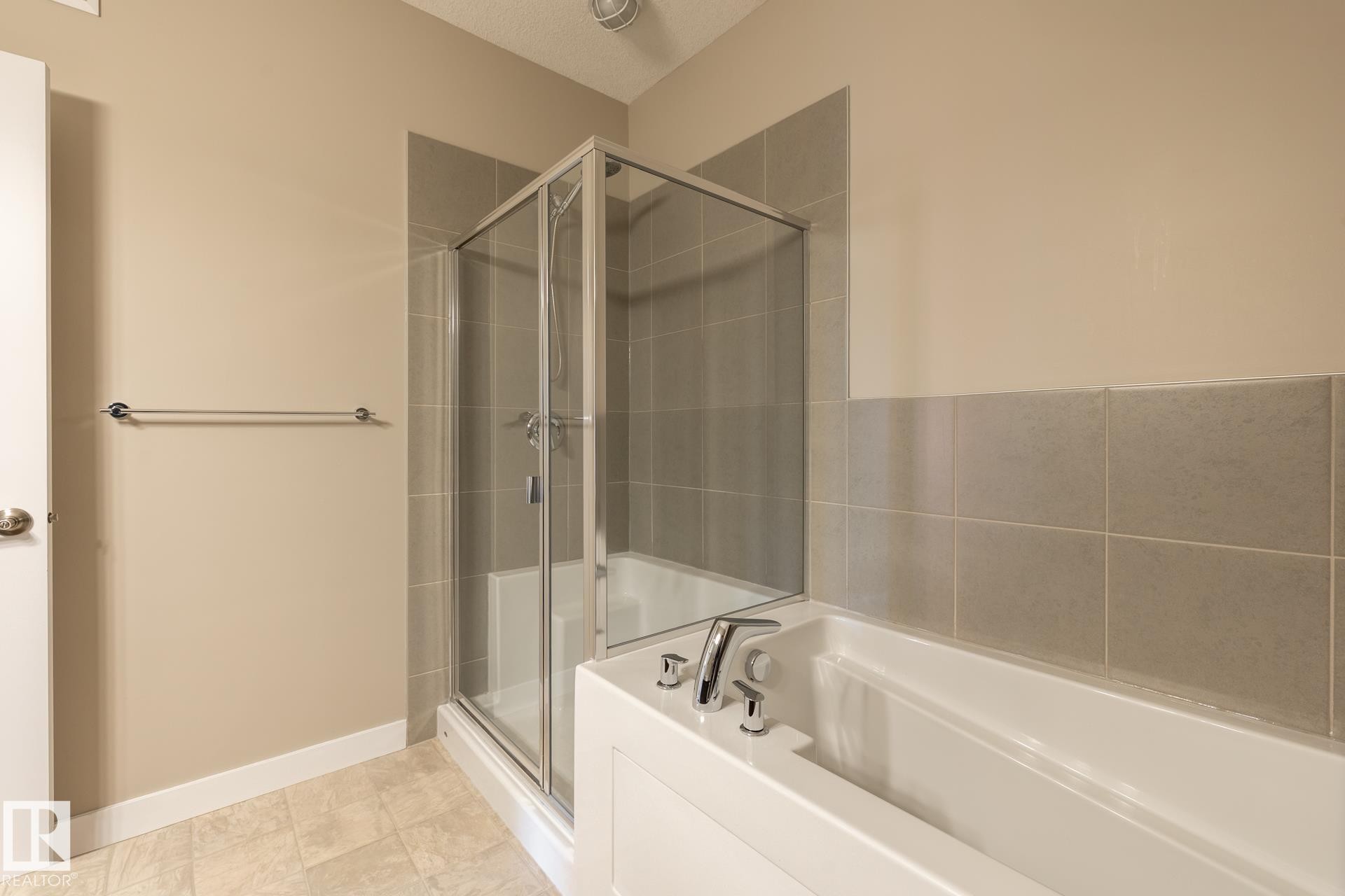 203 2590 Anderson Way, Edmonton, AB - Indoor Photo Showing Bathroom