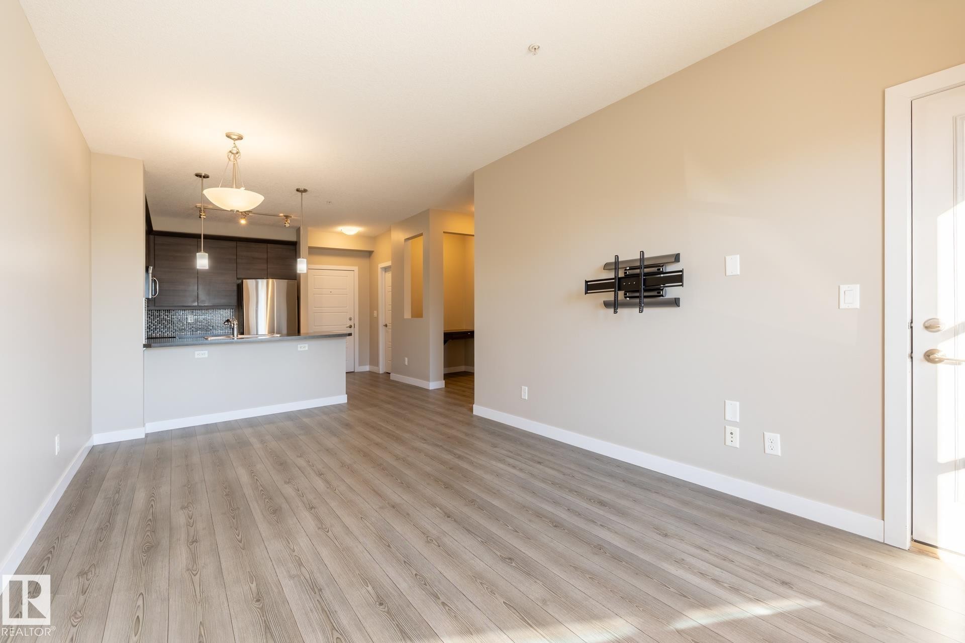 203 2590 Anderson Way, Edmonton, AB - Indoor