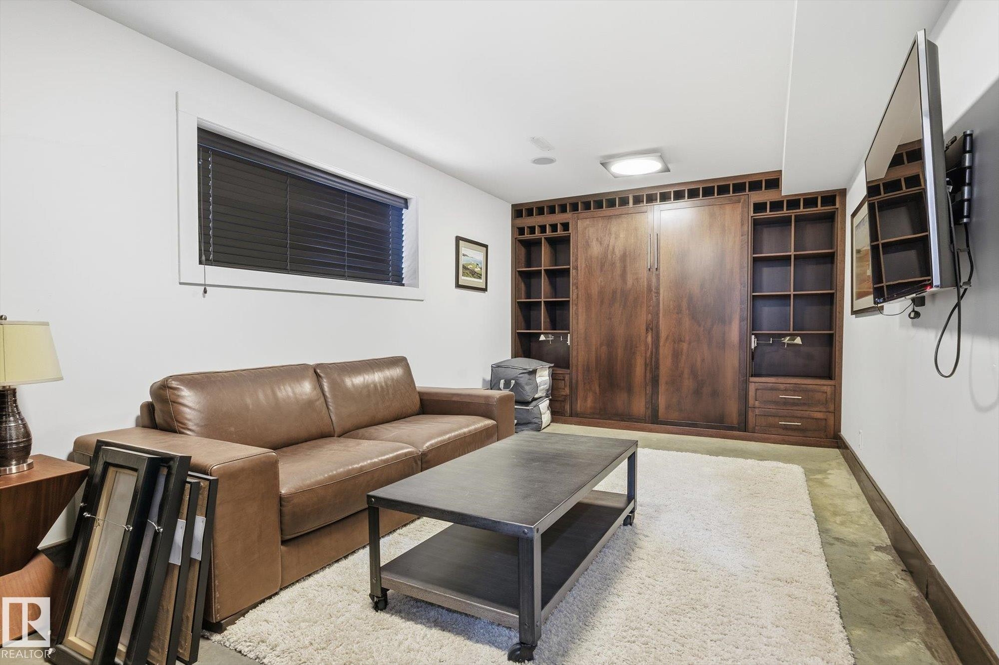 Living area featuring baseboards - 9012 98 Street, Edmonton, AB - Indoor