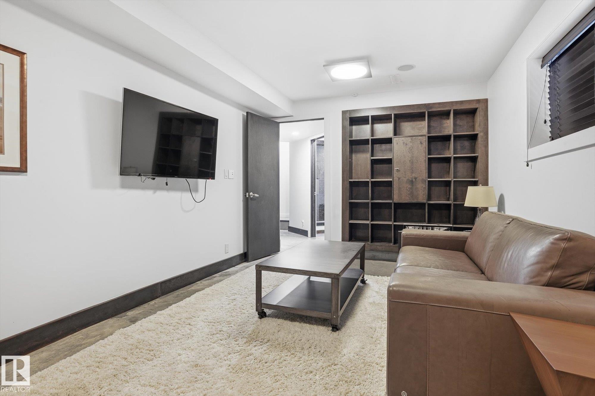 Living area featuring baseboards - 9012 98 Street, Edmonton, AB - Indoor