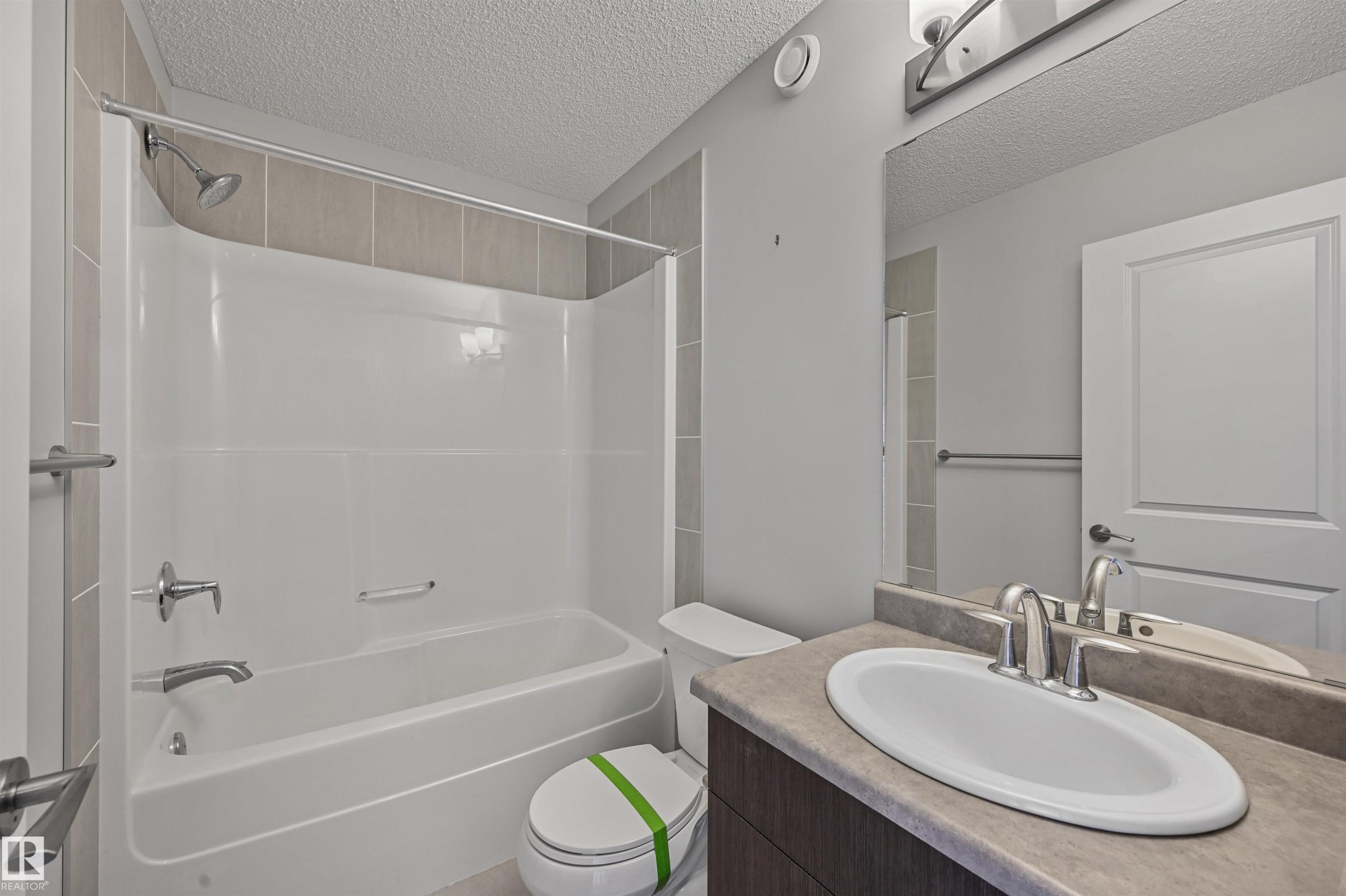 34 2215 24 Street, Edmonton, AB - Indoor Photo Showing Bathroom
