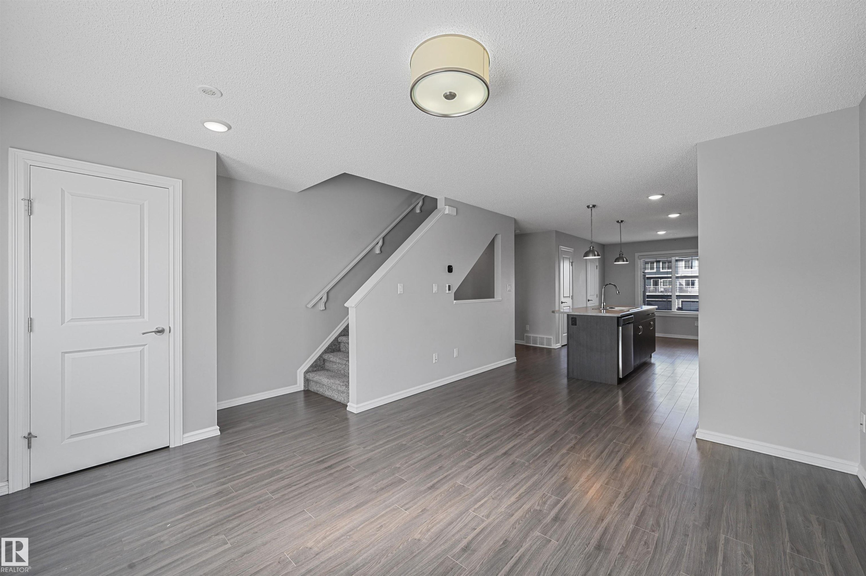 34 2215 24 Street, Edmonton, AB - Indoor