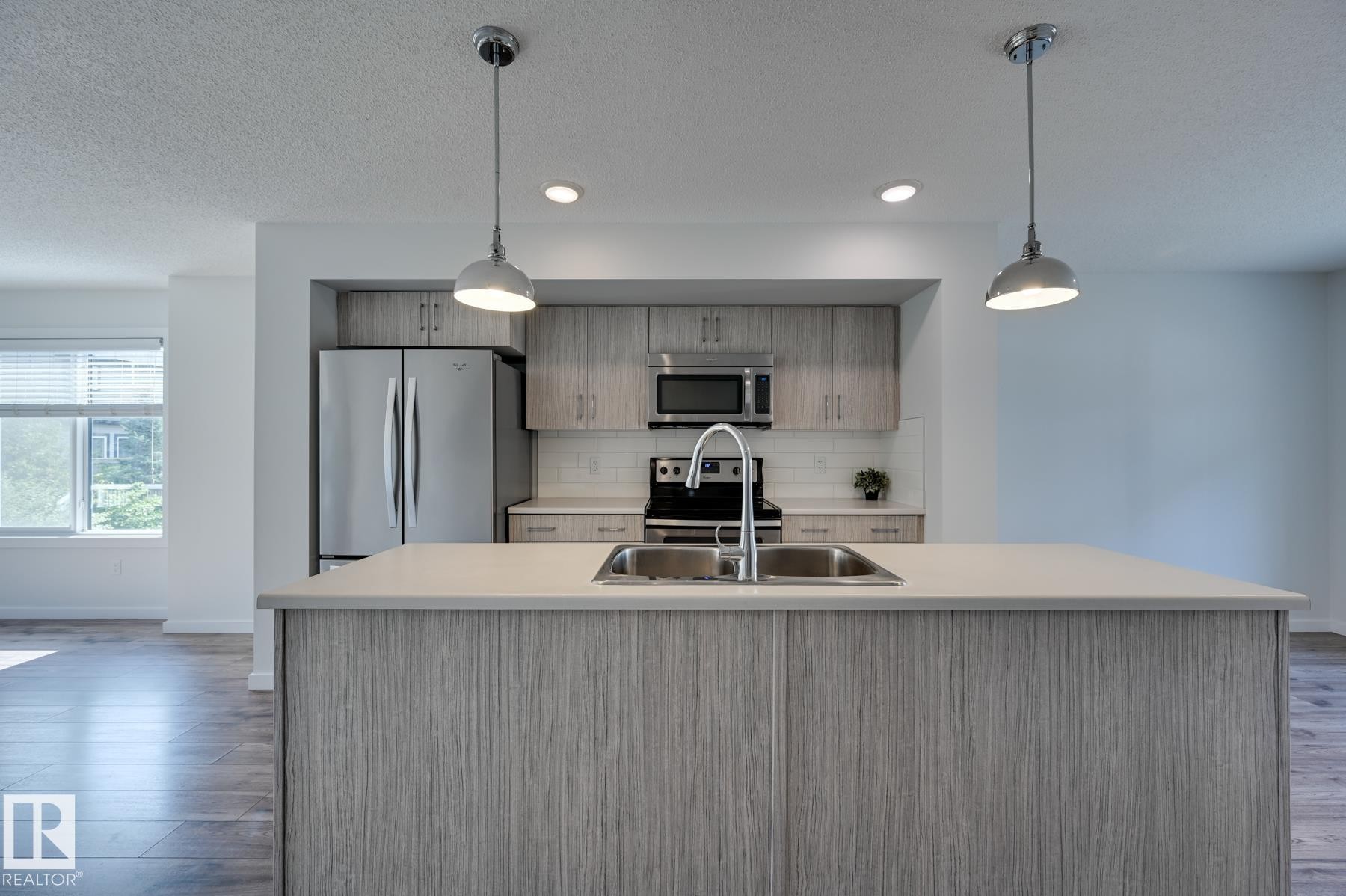 26 2215 24 Street, Edmonton, AB - Indoor Photo Showing Kitchen With Stainless Steel Kitchen With Double Sink With Upgraded Kitchen