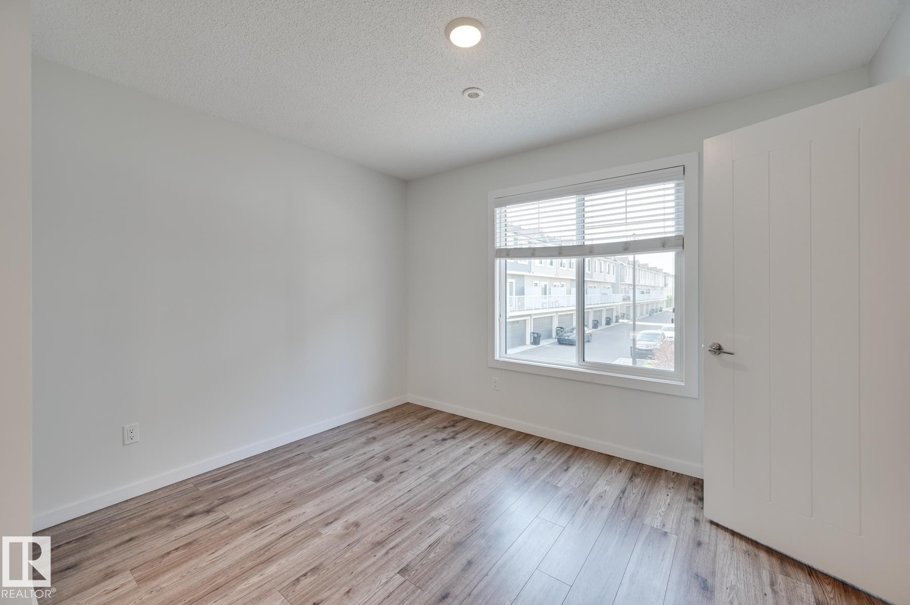 26 2215 24 Street, Edmonton, AB - Indoor Photo Showing Other Room