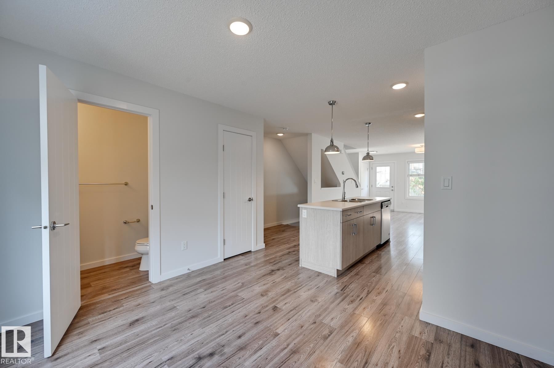 26 2215 24 Street, Edmonton, AB - Indoor Photo Showing Kitchen