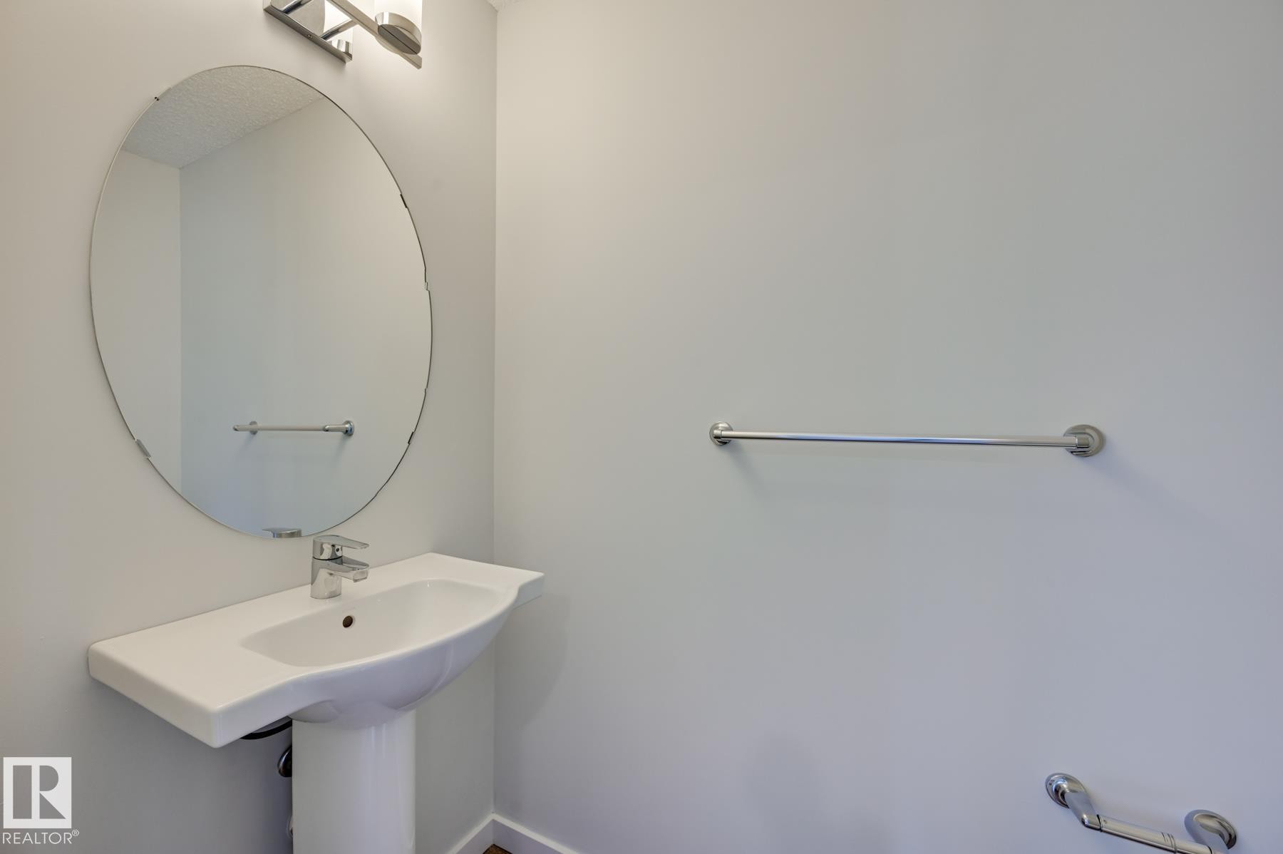 26 2215 24 Street, Edmonton, AB - Indoor Photo Showing Bathroom