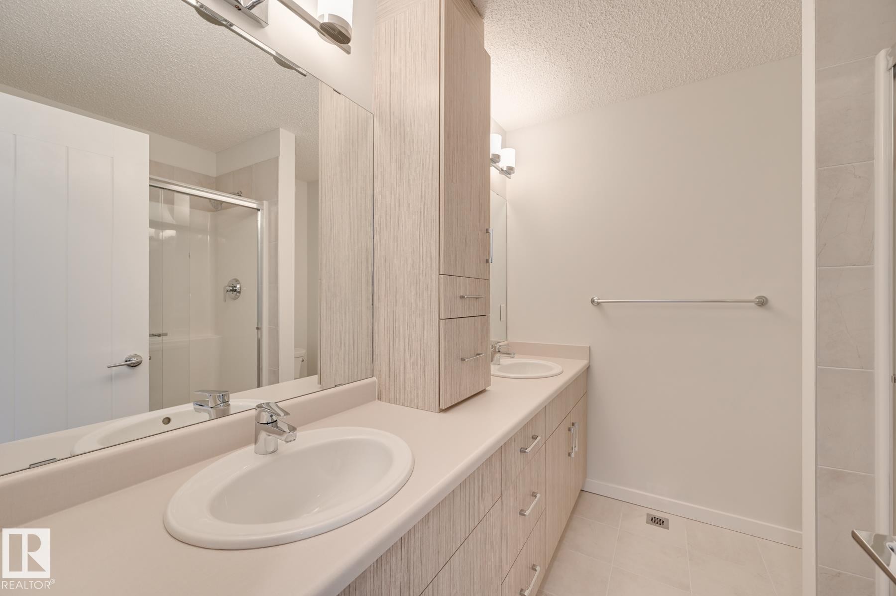 26 2215 24 Street, Edmonton, AB - Indoor Photo Showing Bathroom