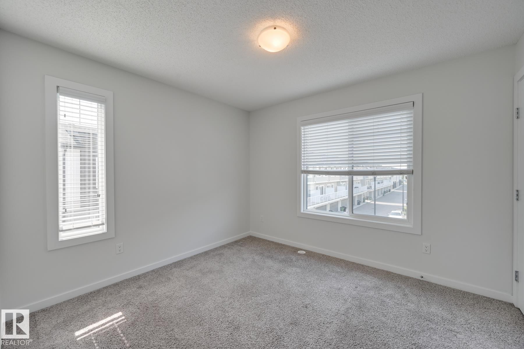 26 2215 24 Street, Edmonton, AB - Indoor Photo Showing Other Room