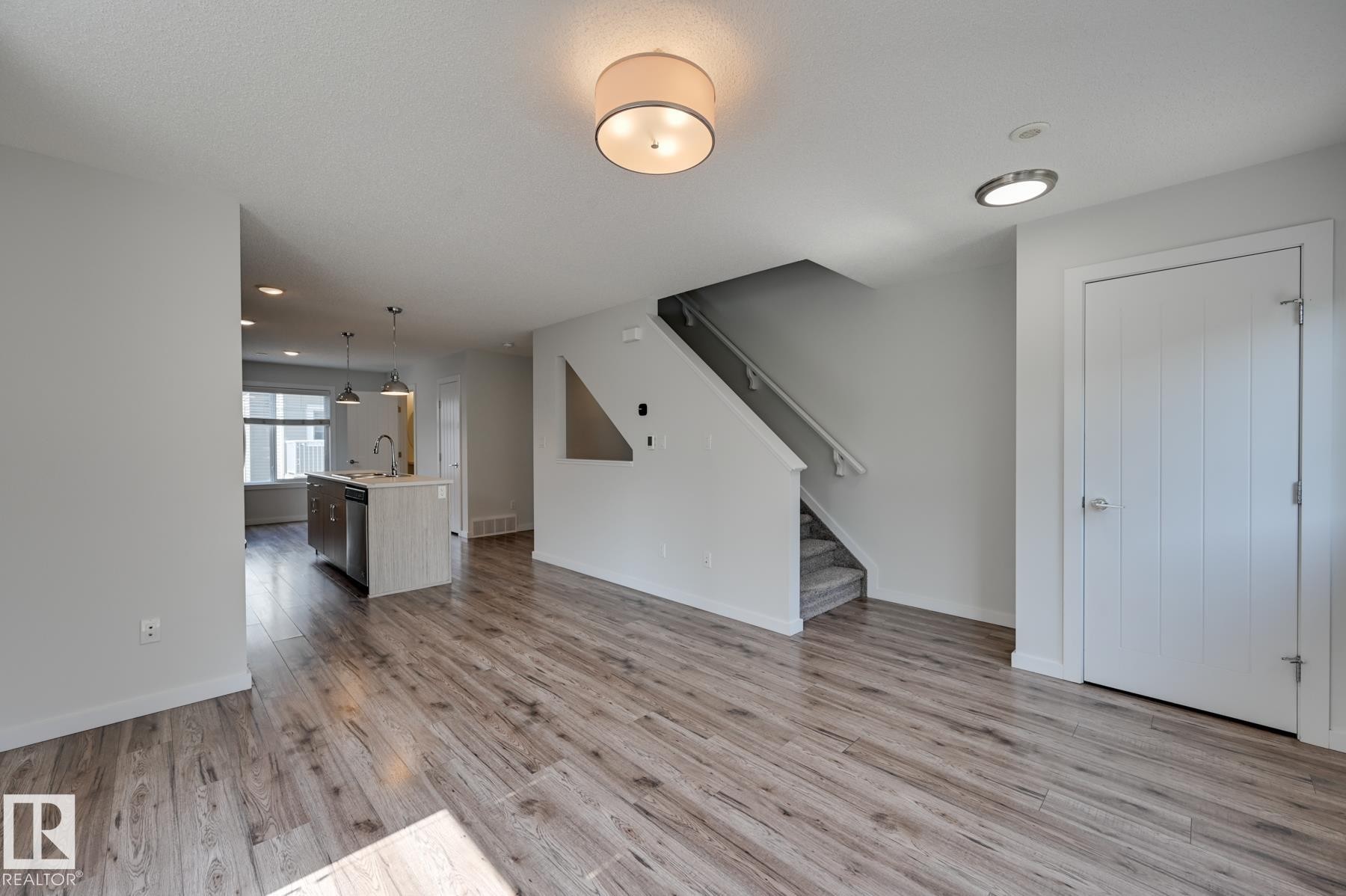 26 2215 24 Street, Edmonton, AB - Indoor Photo Showing Other Room