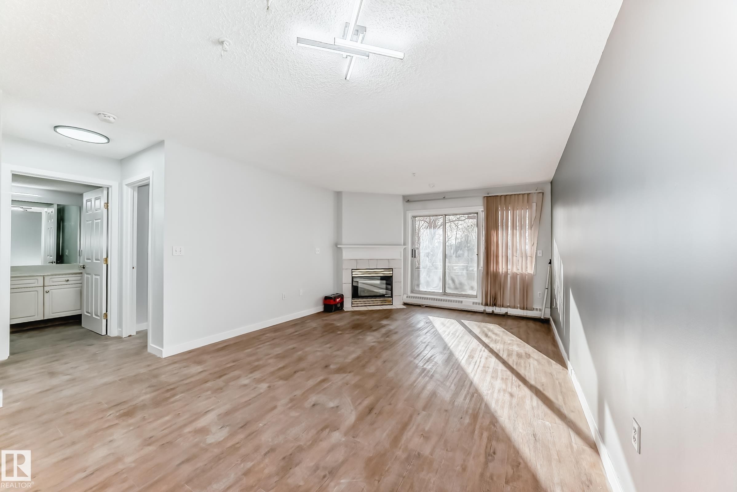 112 11716 100 Avenue, Edmonton, AB - Indoor Photo Showing Living Room With Fireplace