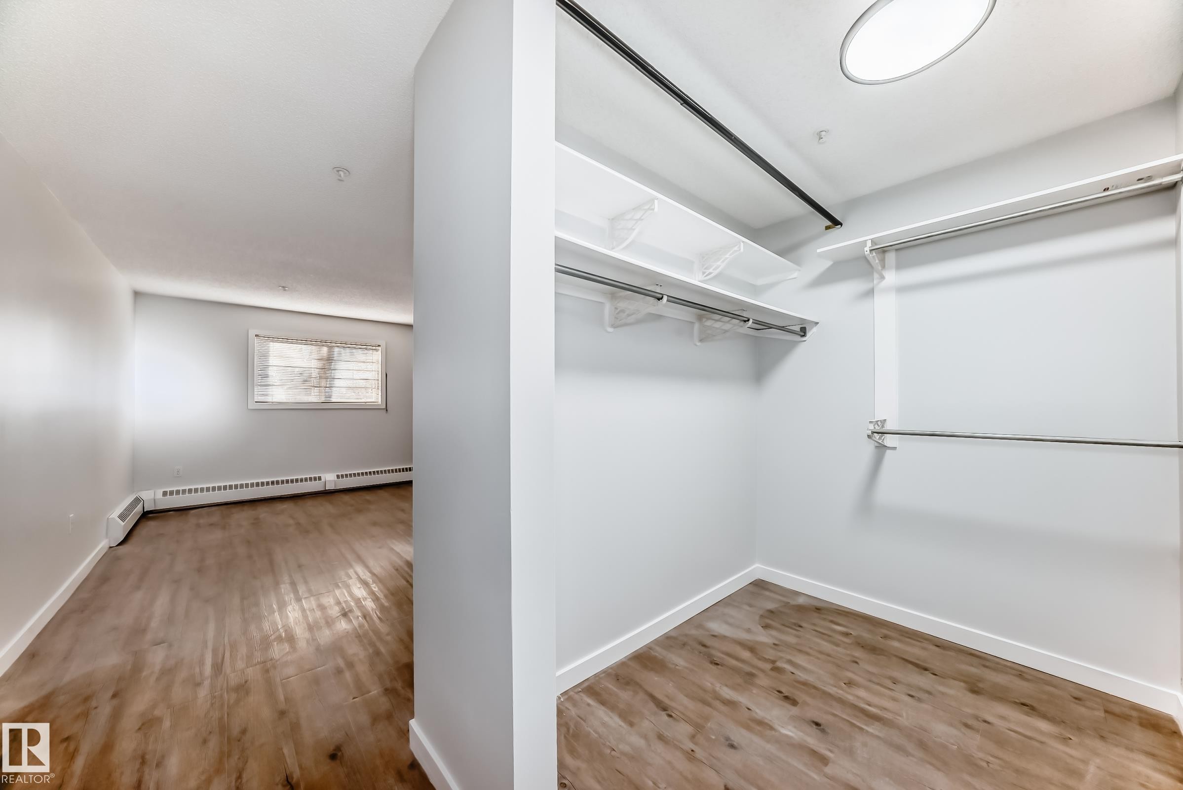 112 11716 100 Avenue, Edmonton, AB - Indoor