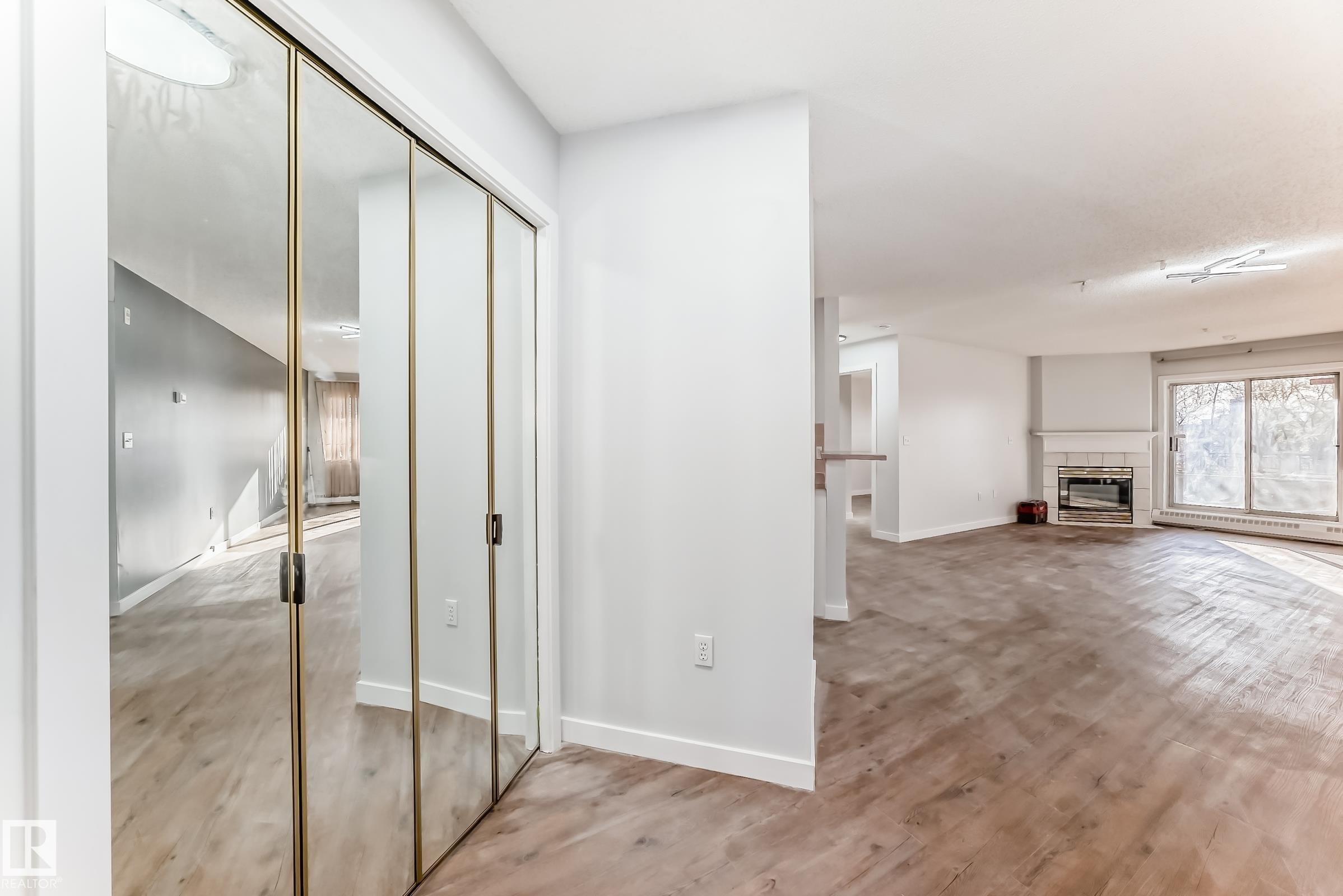 112 11716 100 Avenue, Edmonton, AB - Indoor With Fireplace
