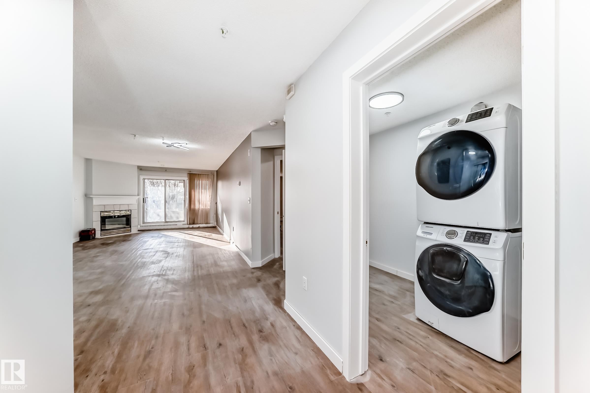 112 11716 100 Avenue, Edmonton, AB - Indoor Photo Showing Laundry Room