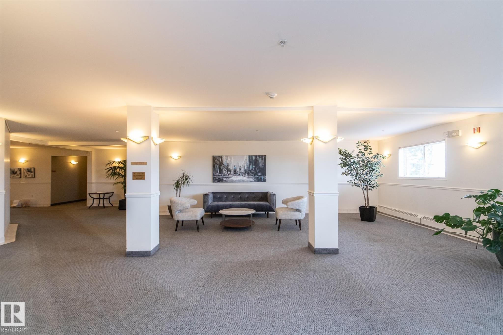 112 11716 100 Avenue, Edmonton, AB - Indoor