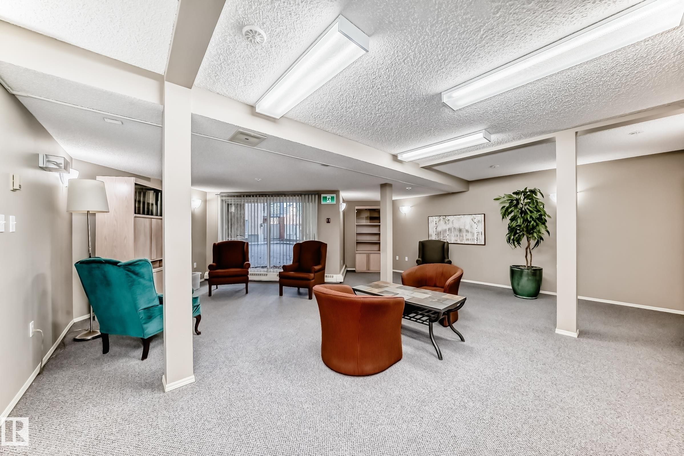 112 11716 100 Avenue, Edmonton, AB - Indoor
