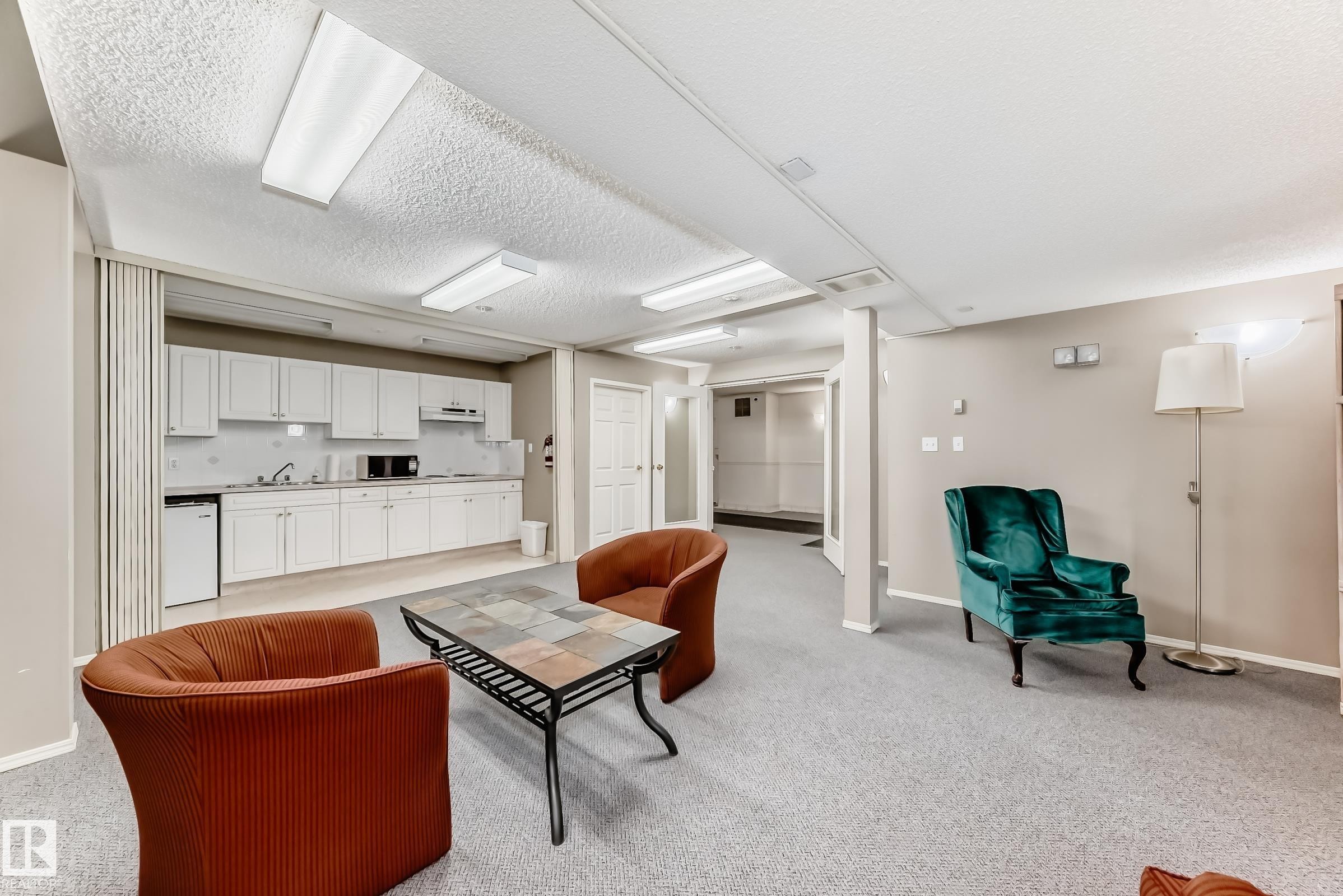 112 11716 100 Avenue, Edmonton, AB - Indoor