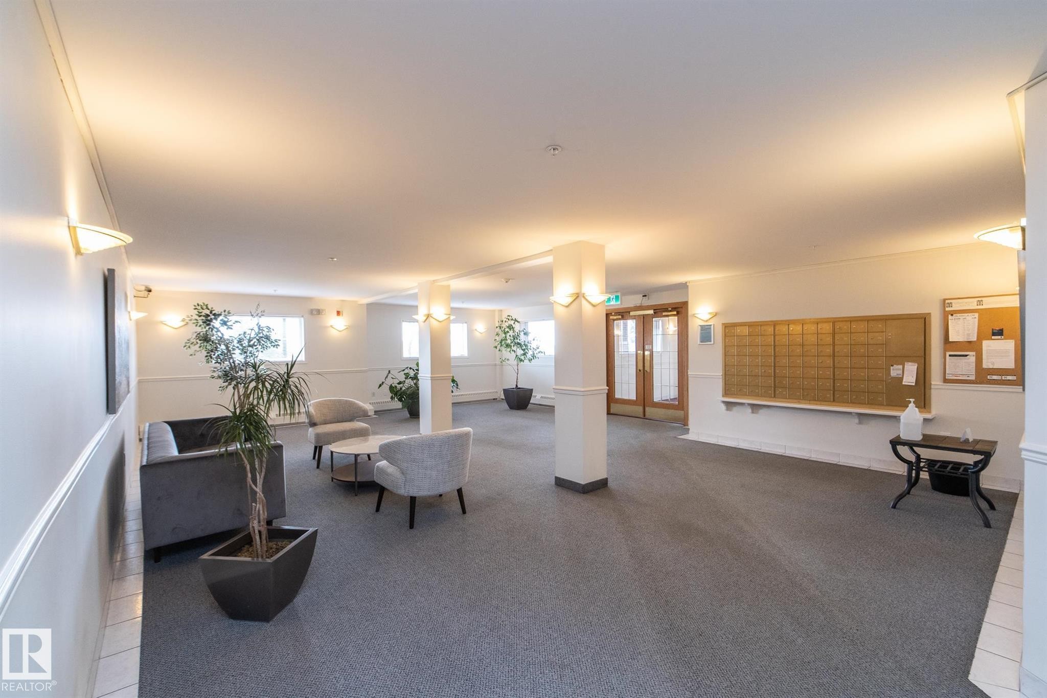 112 11716 100 Avenue, Edmonton, AB - Indoor