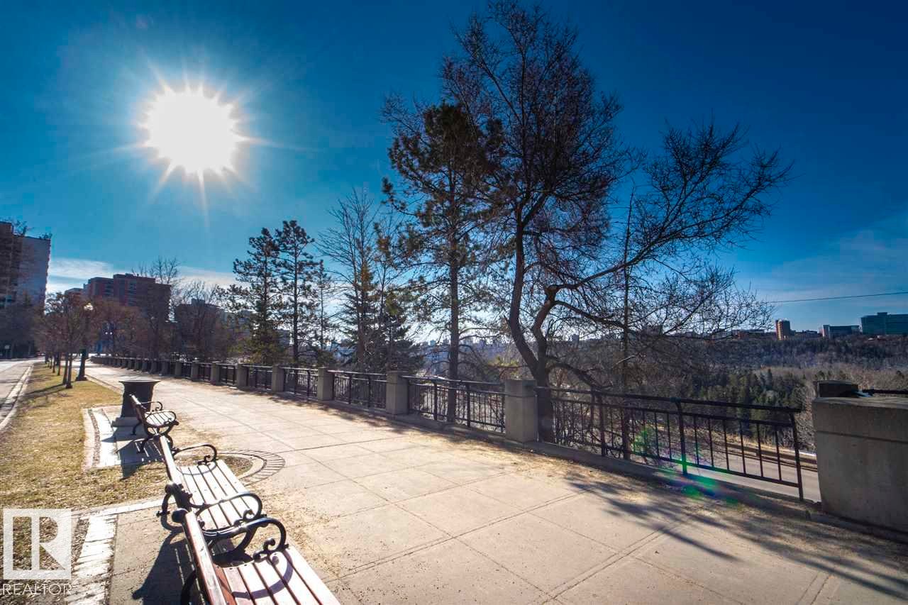 112 11716 100 Avenue, Edmonton, AB - Outdoor