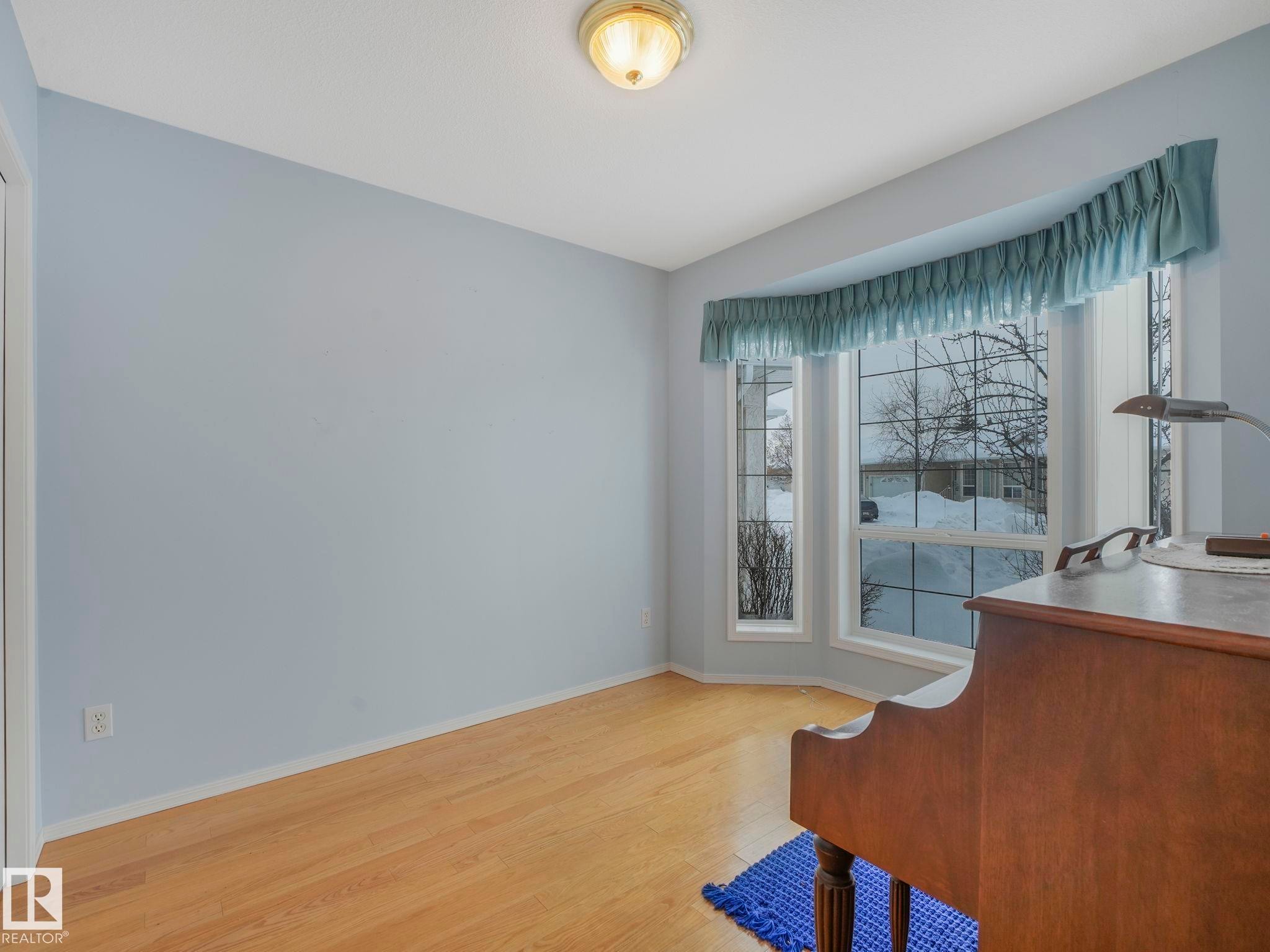 Edmonton, AB - Indoor