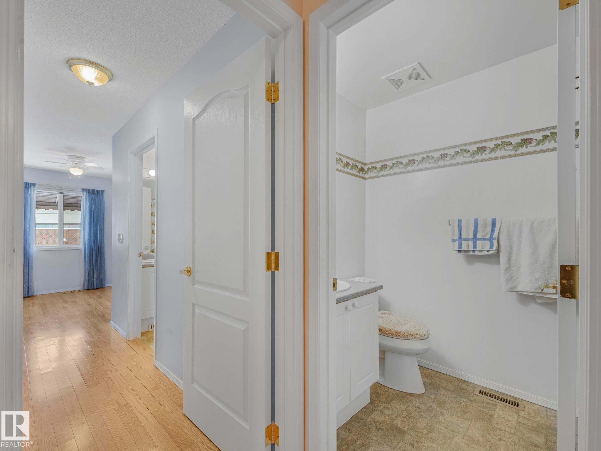 Edmonton, AB - Indoor Photo Showing Other Room