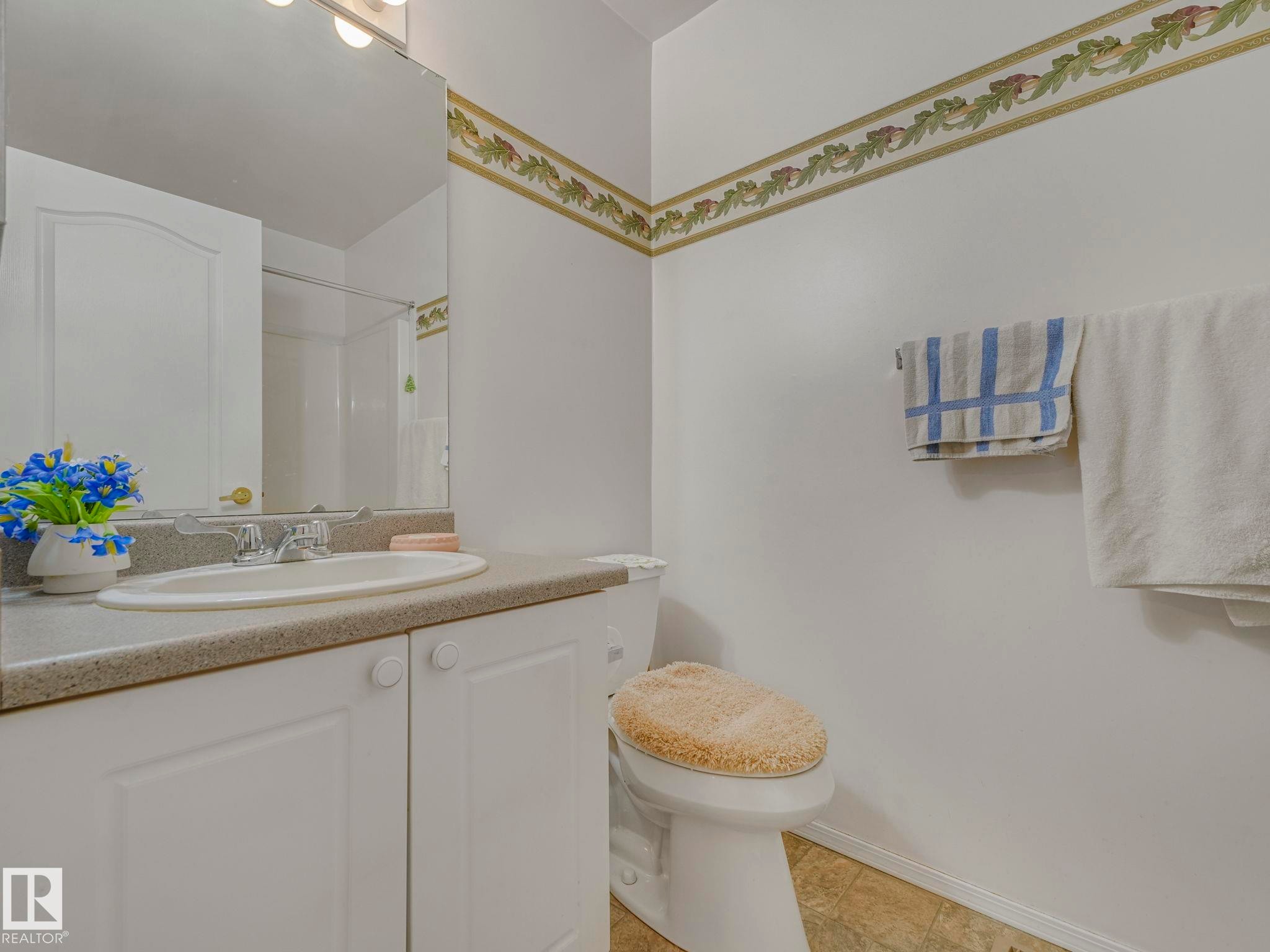 Edmonton, AB - Indoor Photo Showing Bathroom