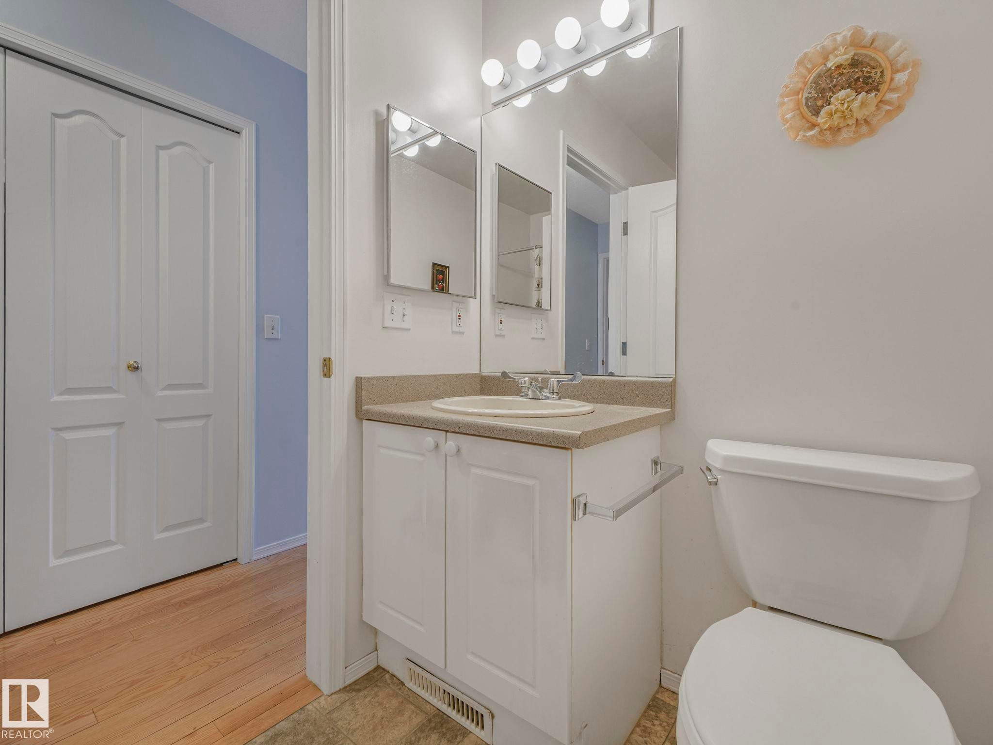 Edmonton, AB - Indoor Photo Showing Bathroom