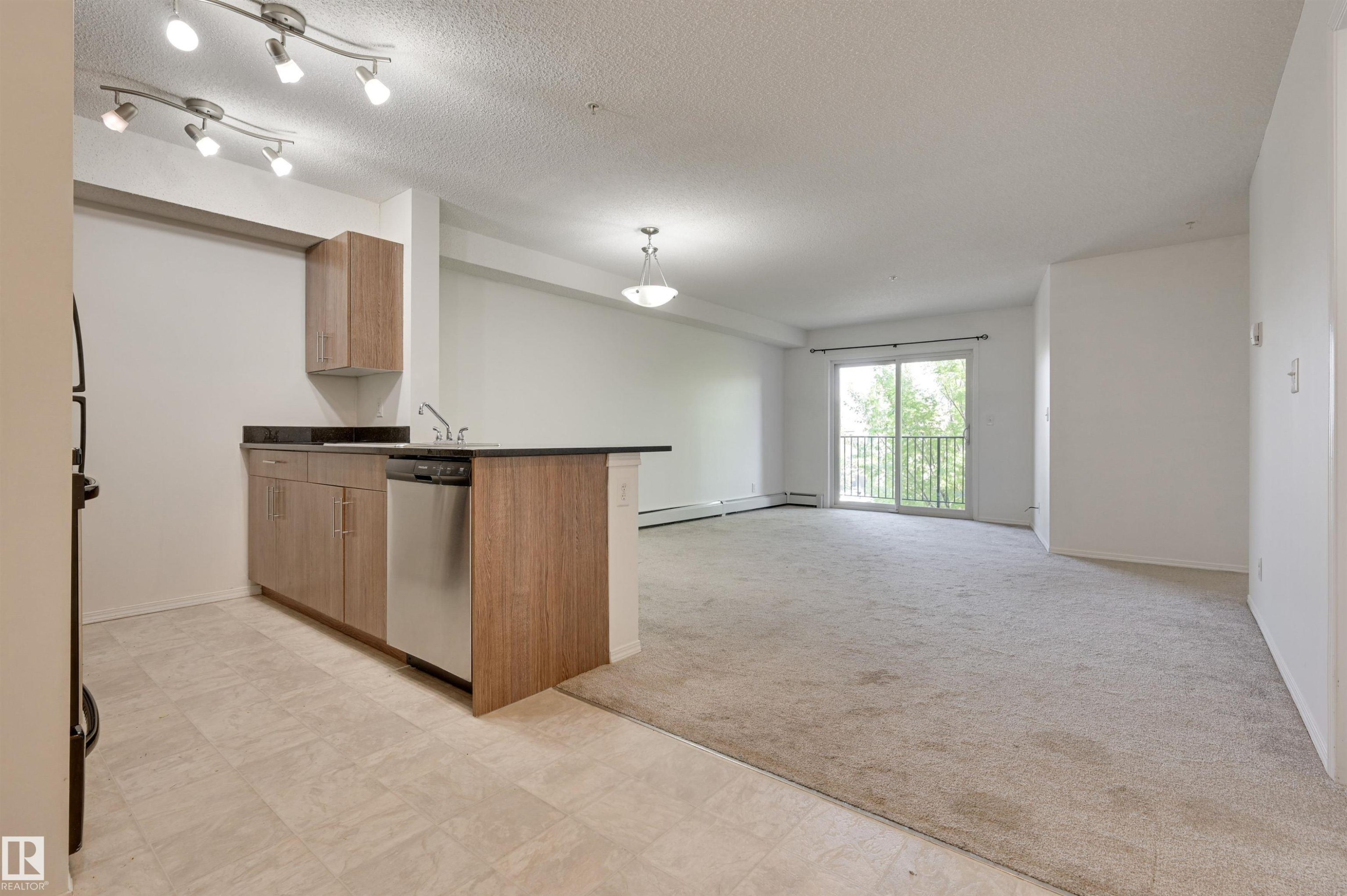 303 530 Watt Boulevard, Edmonton, AB - Indoor Photo Showing Kitchen