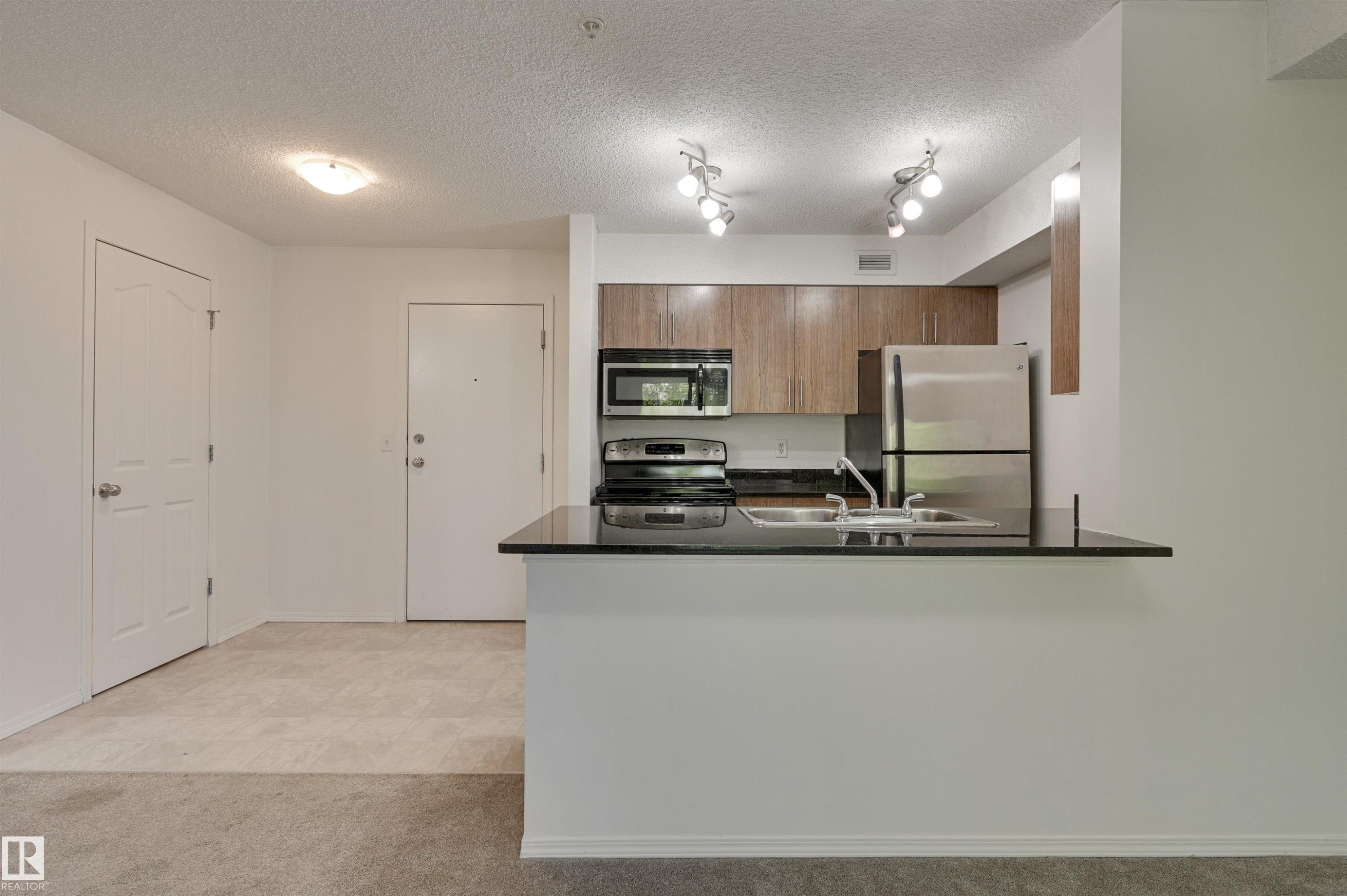 303 530 Watt Boulevard, Edmonton, AB - Indoor Photo Showing Kitchen With Double Sink