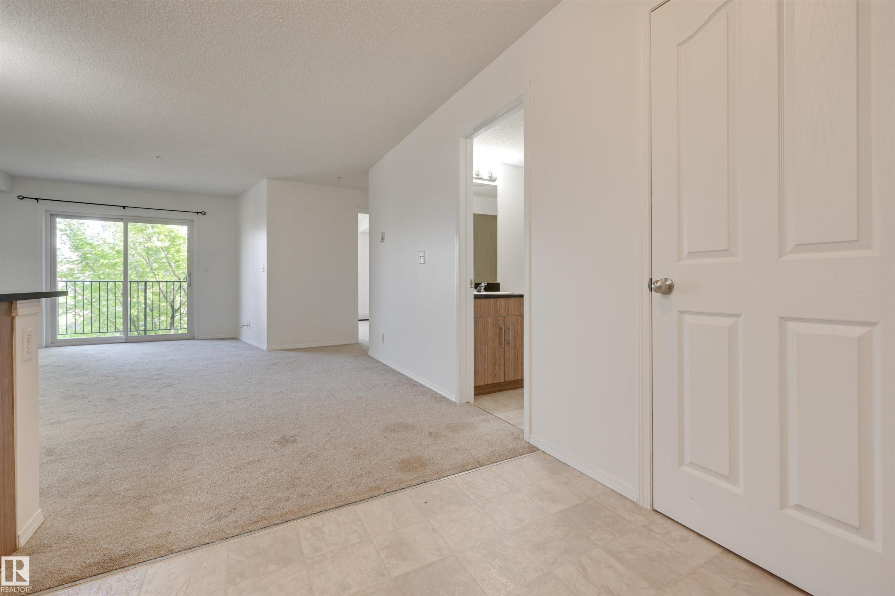 303 530 Watt Boulevard, Edmonton, AB - Indoor Photo Showing Other Room