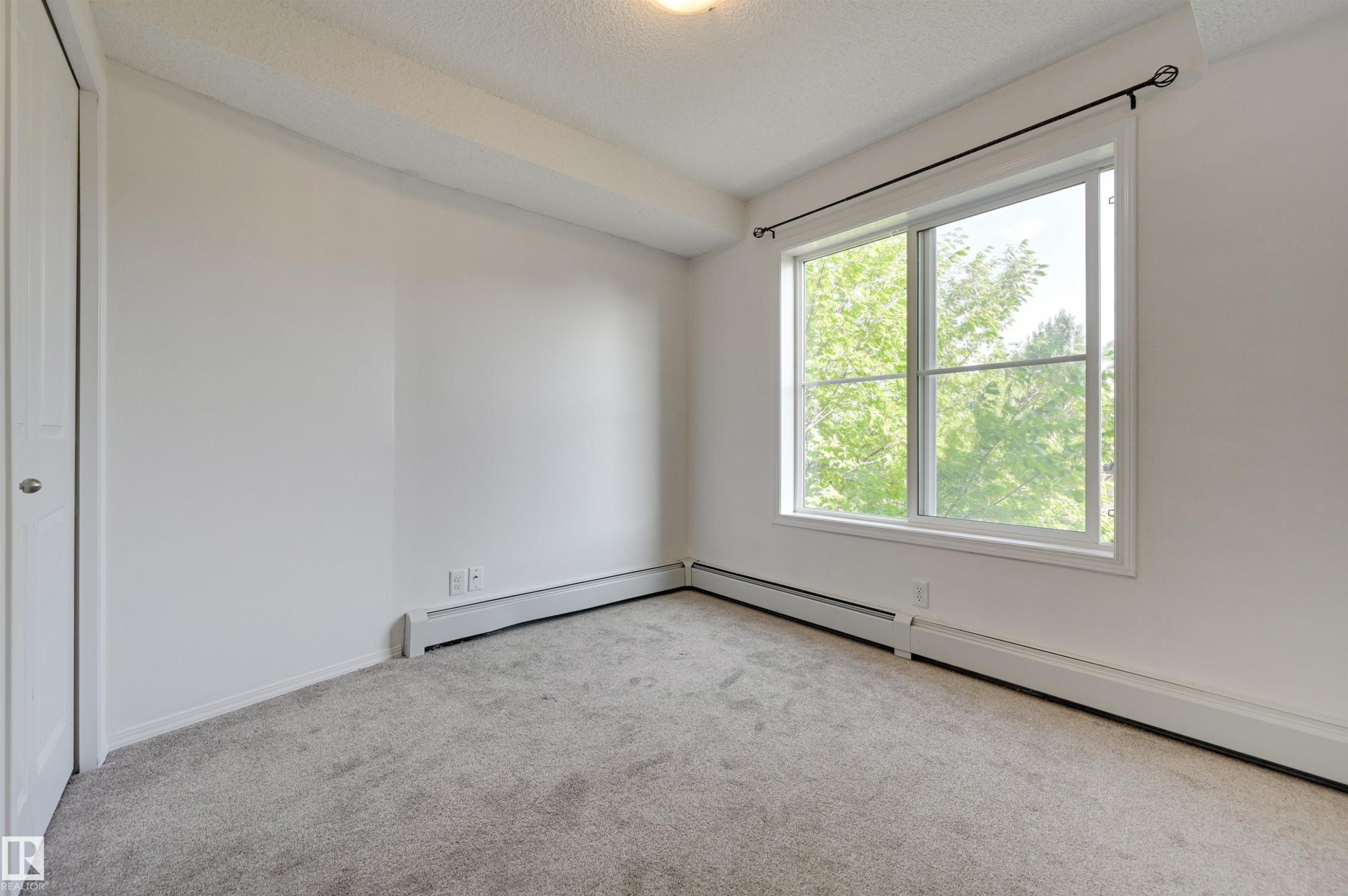 303 530 Watt Boulevard, Edmonton, AB - Indoor Photo Showing Other Room