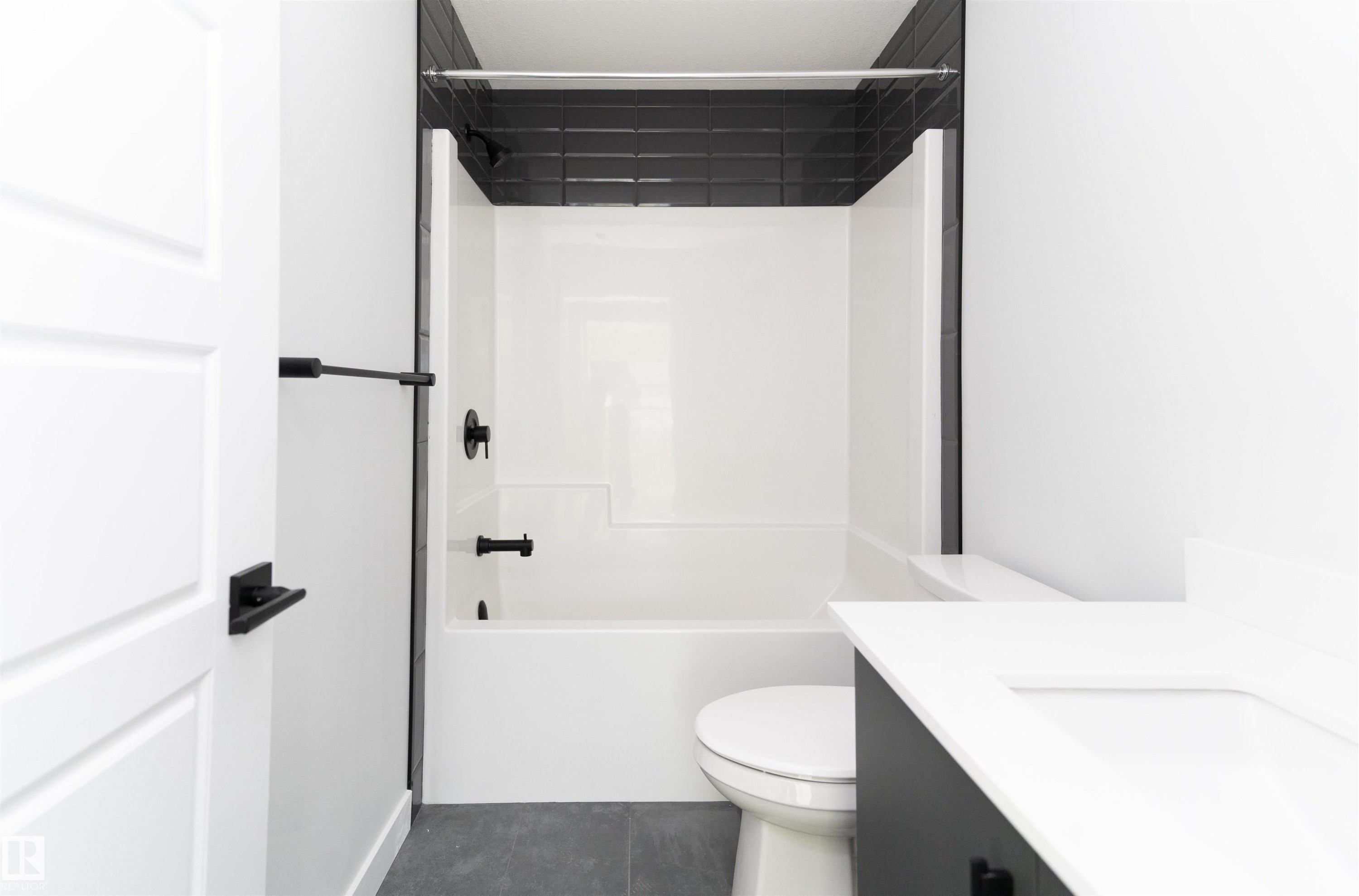 5113 Pilot Lane, Edmonton, AB - Indoor Photo Showing Bathroom