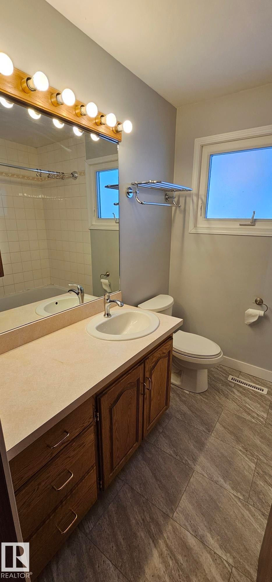 10712 159 Street, Edmonton, AB - Indoor Photo Showing Bathroom