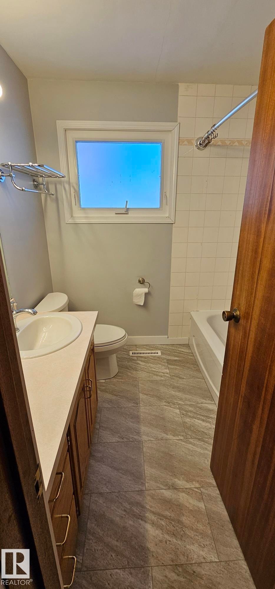 10712 159 Street, Edmonton, AB - Indoor Photo Showing Bathroom