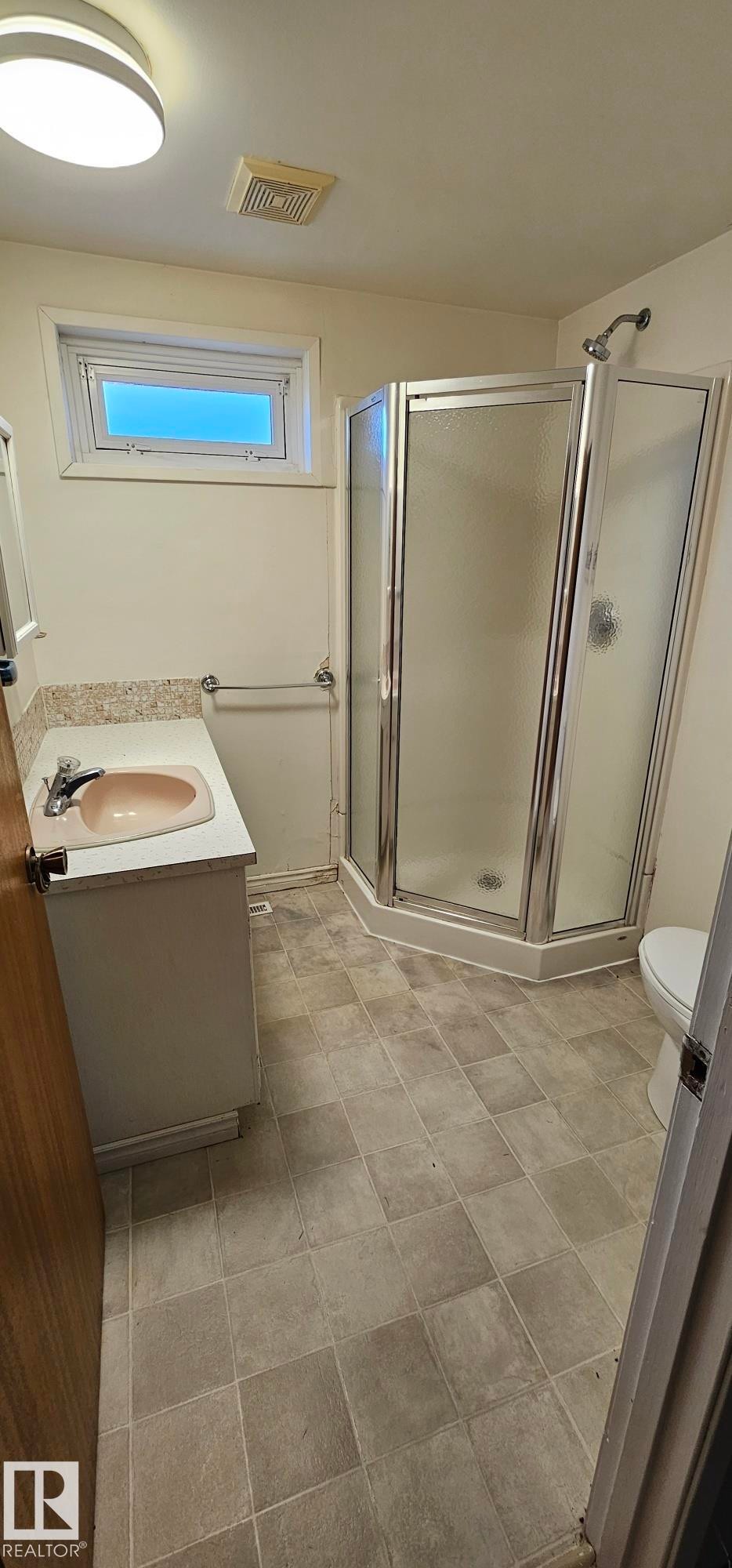 10712 159 Street, Edmonton, AB - Indoor Photo Showing Bathroom