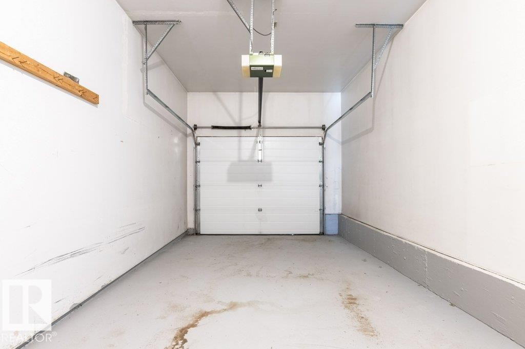 23 Pineview Horizon Village, St. Albert, AB - Indoor Photo Showing Garage