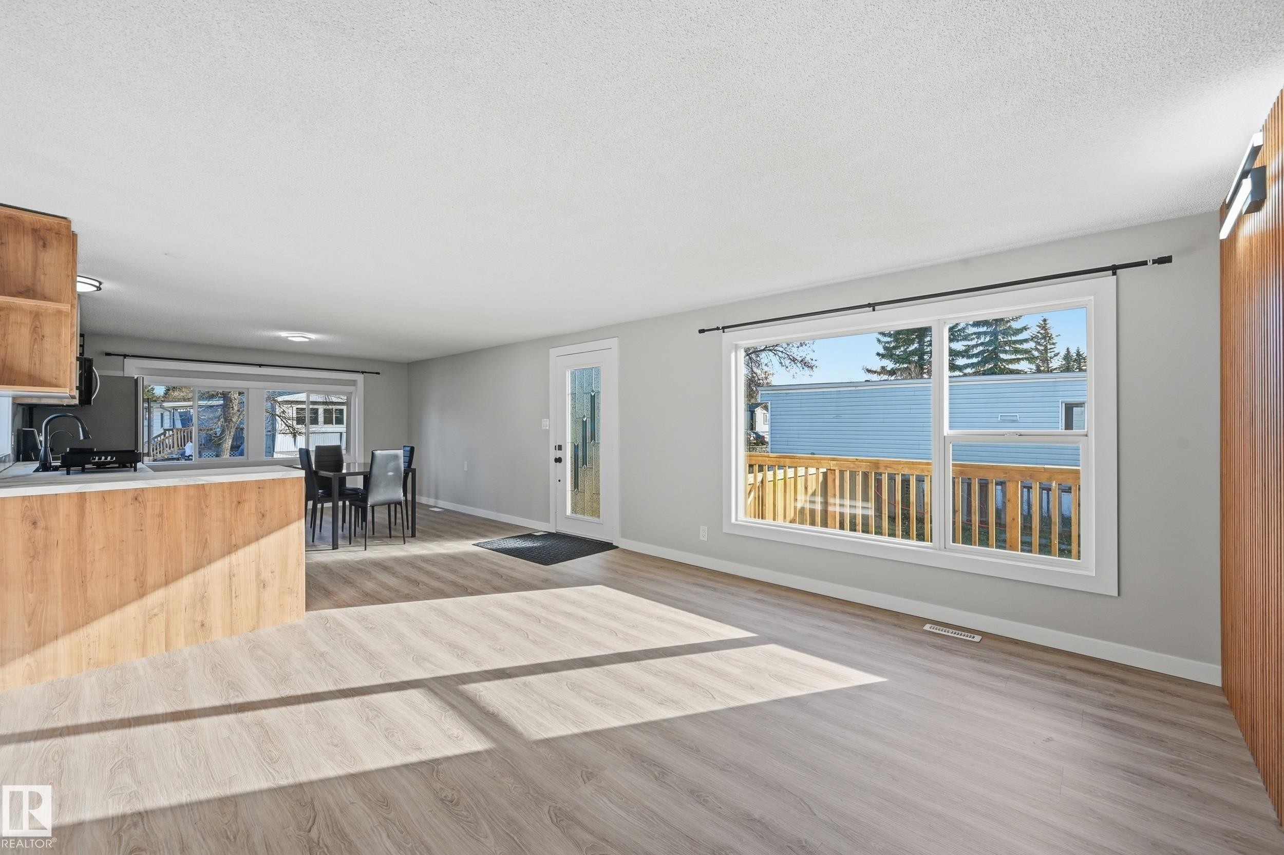 2 Cliff Crescent, Edmonton, AB - Indoor