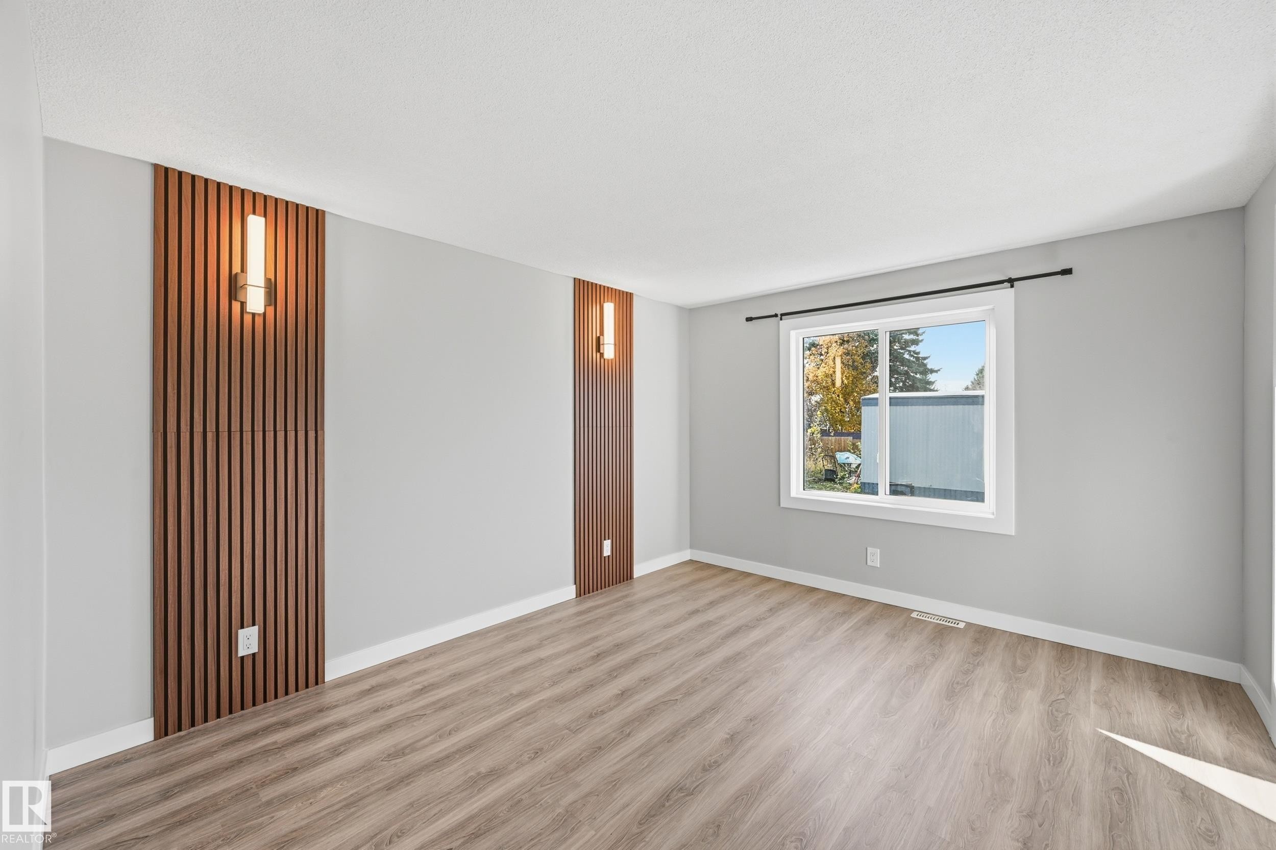 2 Cliff Crescent, Edmonton, AB - Indoor Photo Showing Other Room