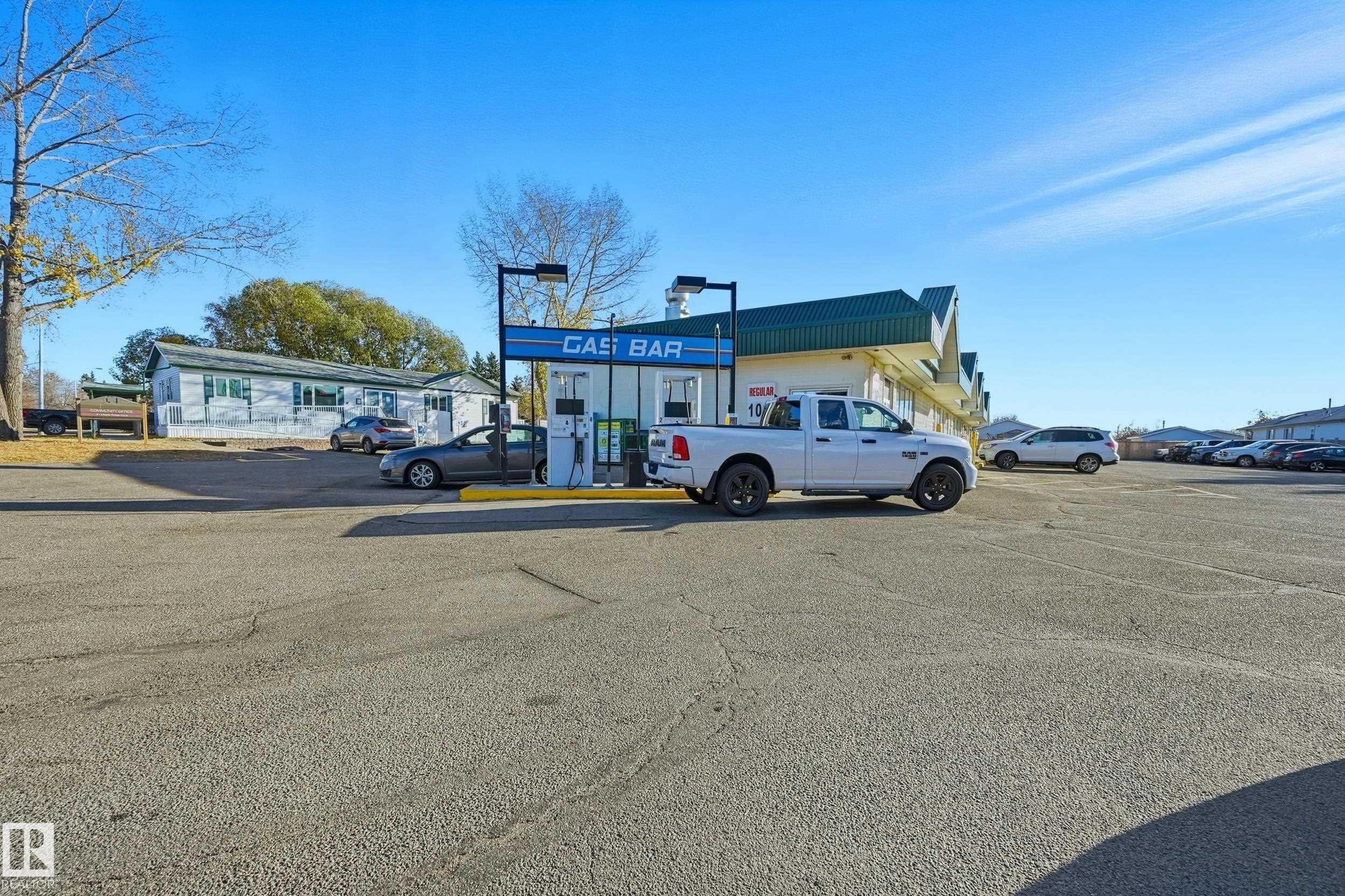 2 Cliff Crescent, Edmonton, AB - Outdoor